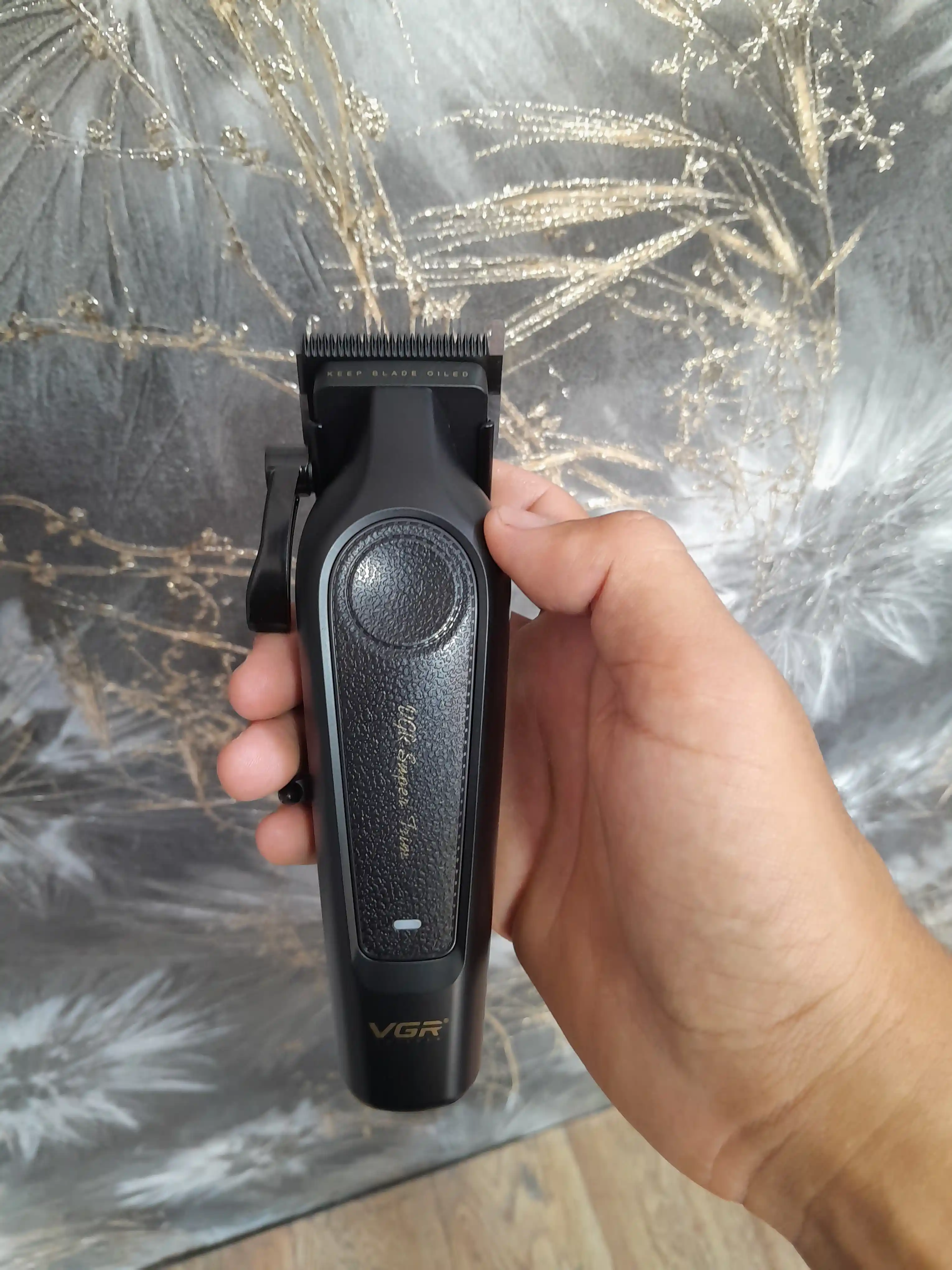 VGR V-197 professional soch kesish mashinasi — 6 nasadka, 4,5 soat ish vaqti