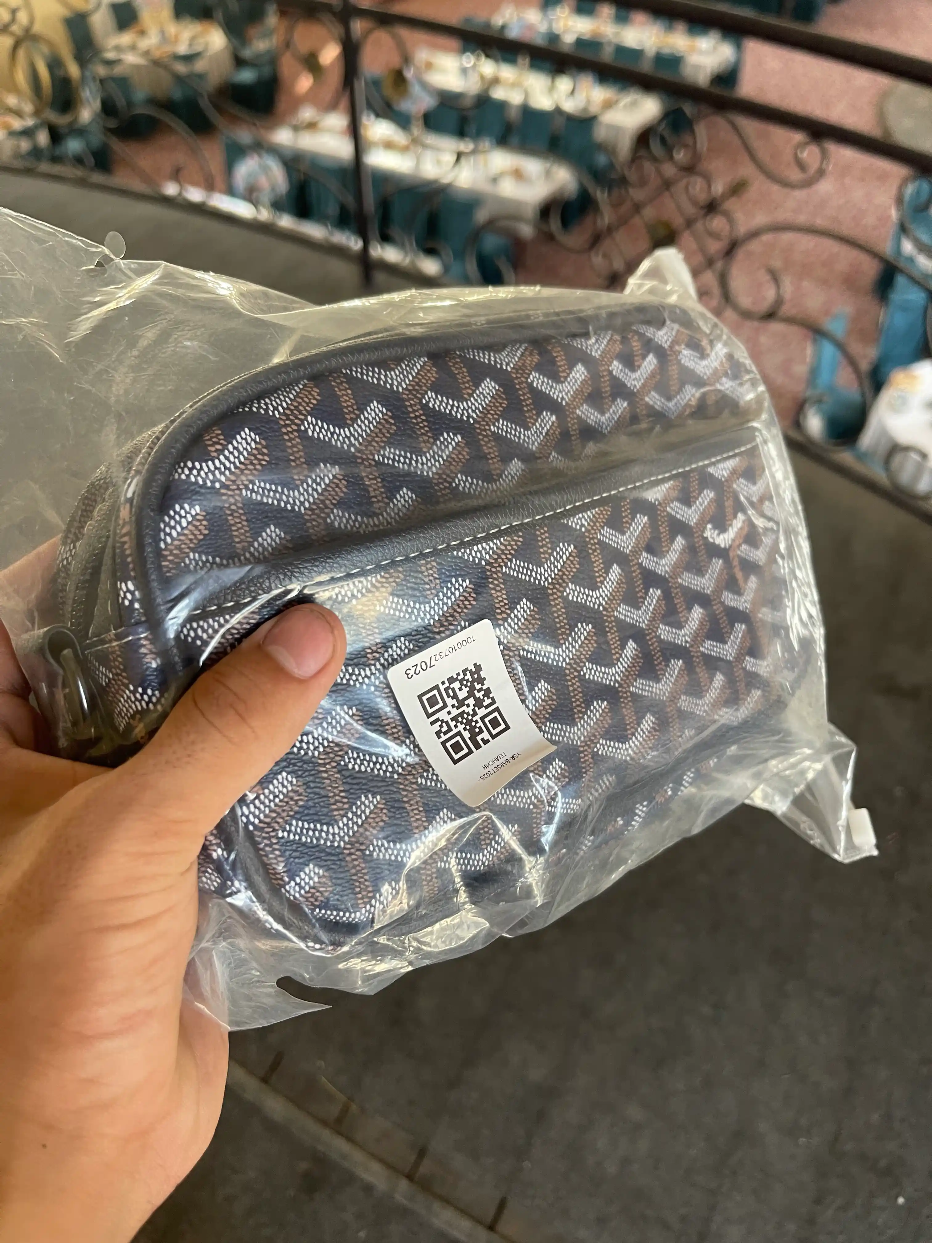 Erkaklar uchun barsetka, GOYARD eko-charmdan, yelkama
