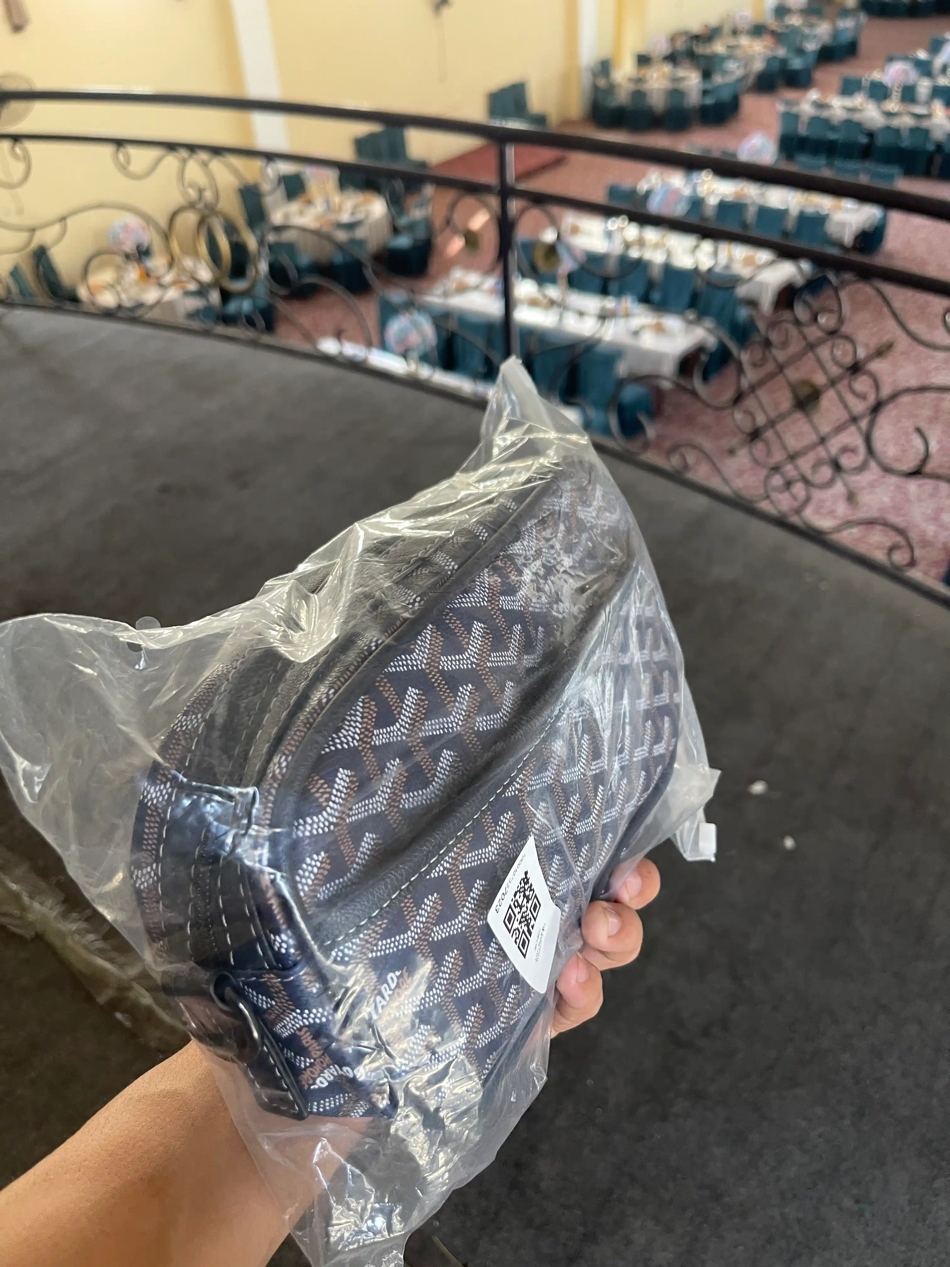 Erkaklar uchun barsetka, GOYARD eko-charmdan, yelkama
