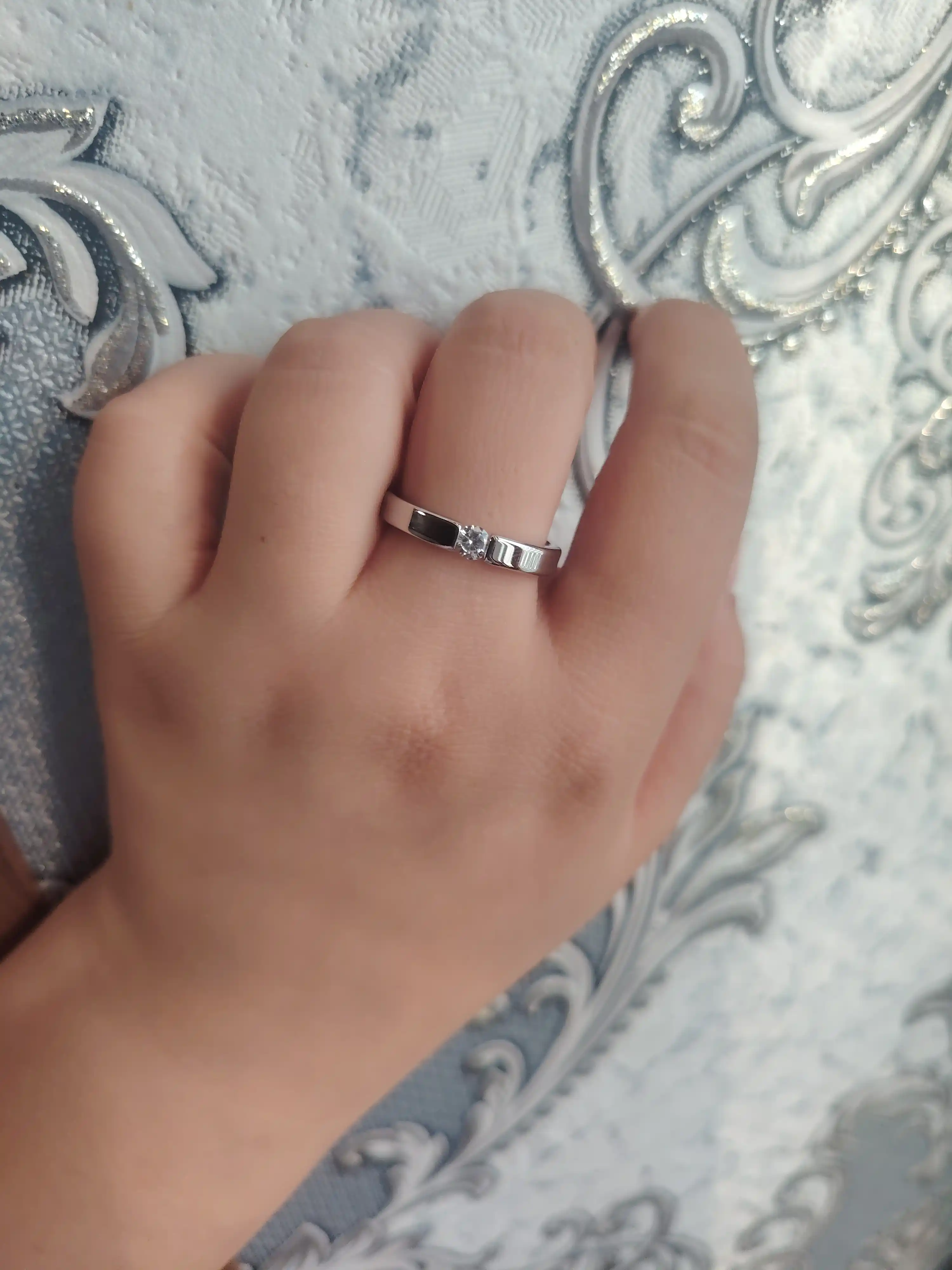 Ayollar va qizlar uchun, nafis "Cartier" uslubidagi uzuklar