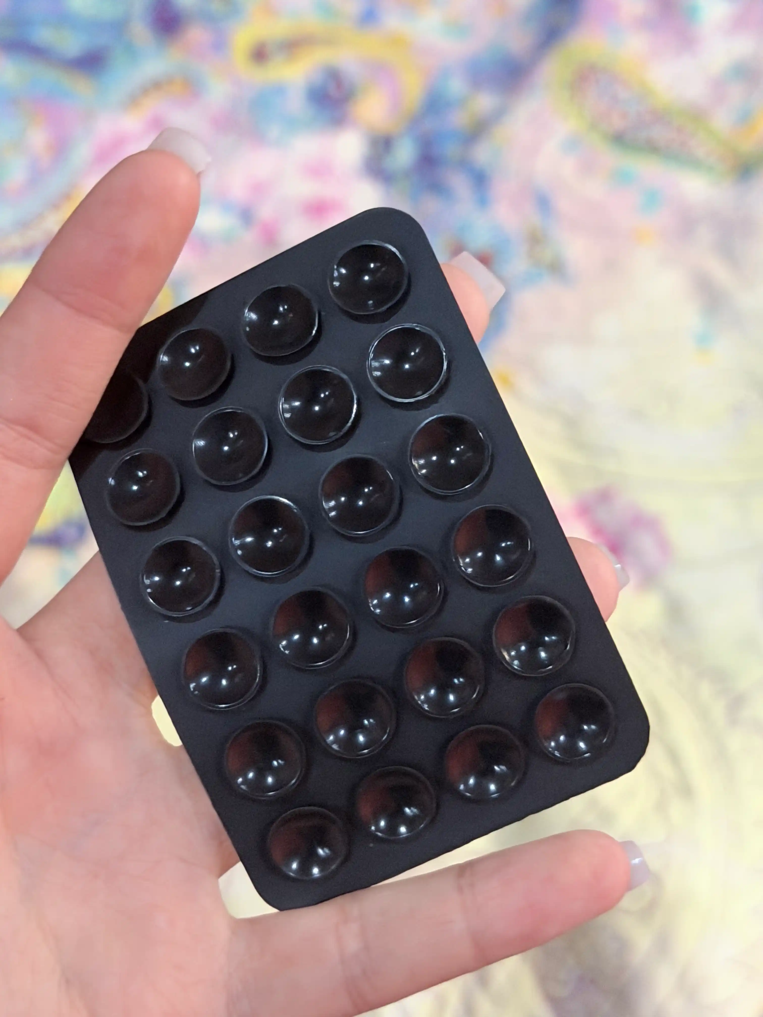 Lipper - har qanday telefon modellari uchun tutqich, yopishqoq so‘rg‘ich, lipuchka