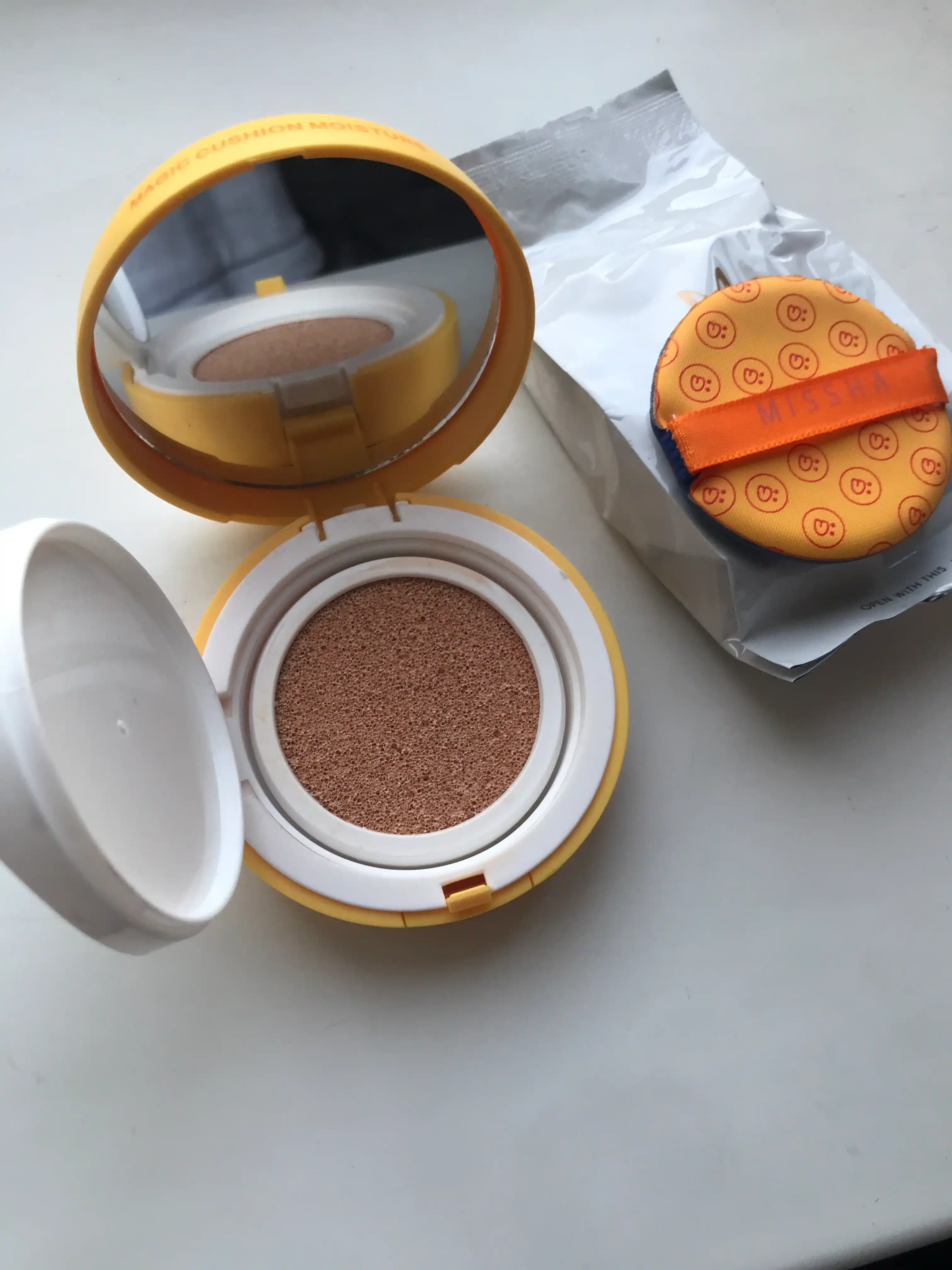 Tonal krem-upa kushon Magic Cushion Moisture SPF+ 50, BB krem, zaxira reofil bilan, 15 g