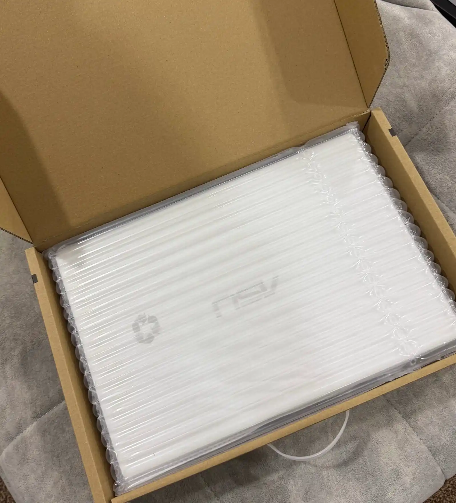 ASIJ TK-161 core i 3 noutbuk: metall korpus va IPS ekran
