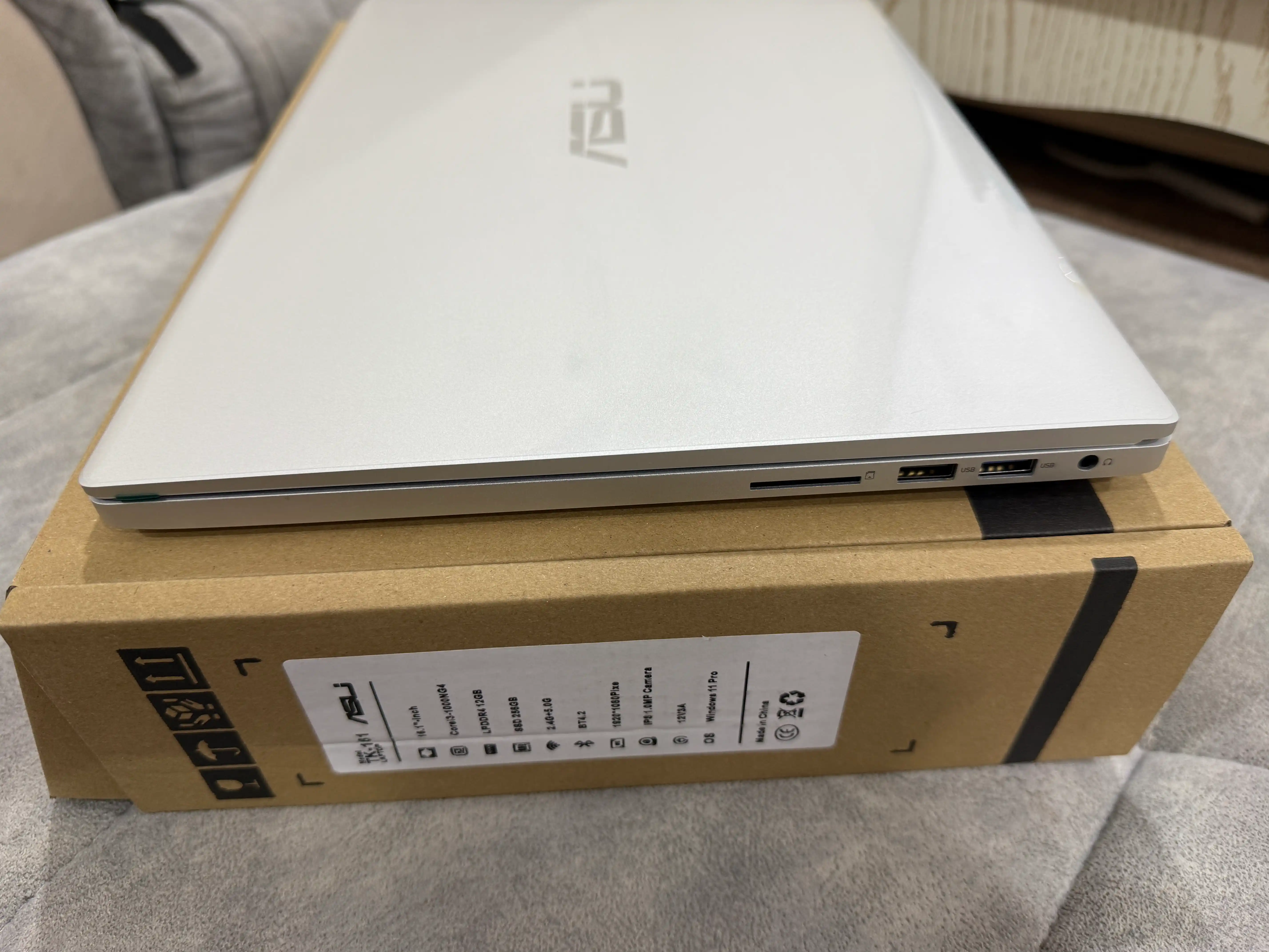 ASIJ TK-161 core i 3 noutbuk: metall korpus va IPS ekran
