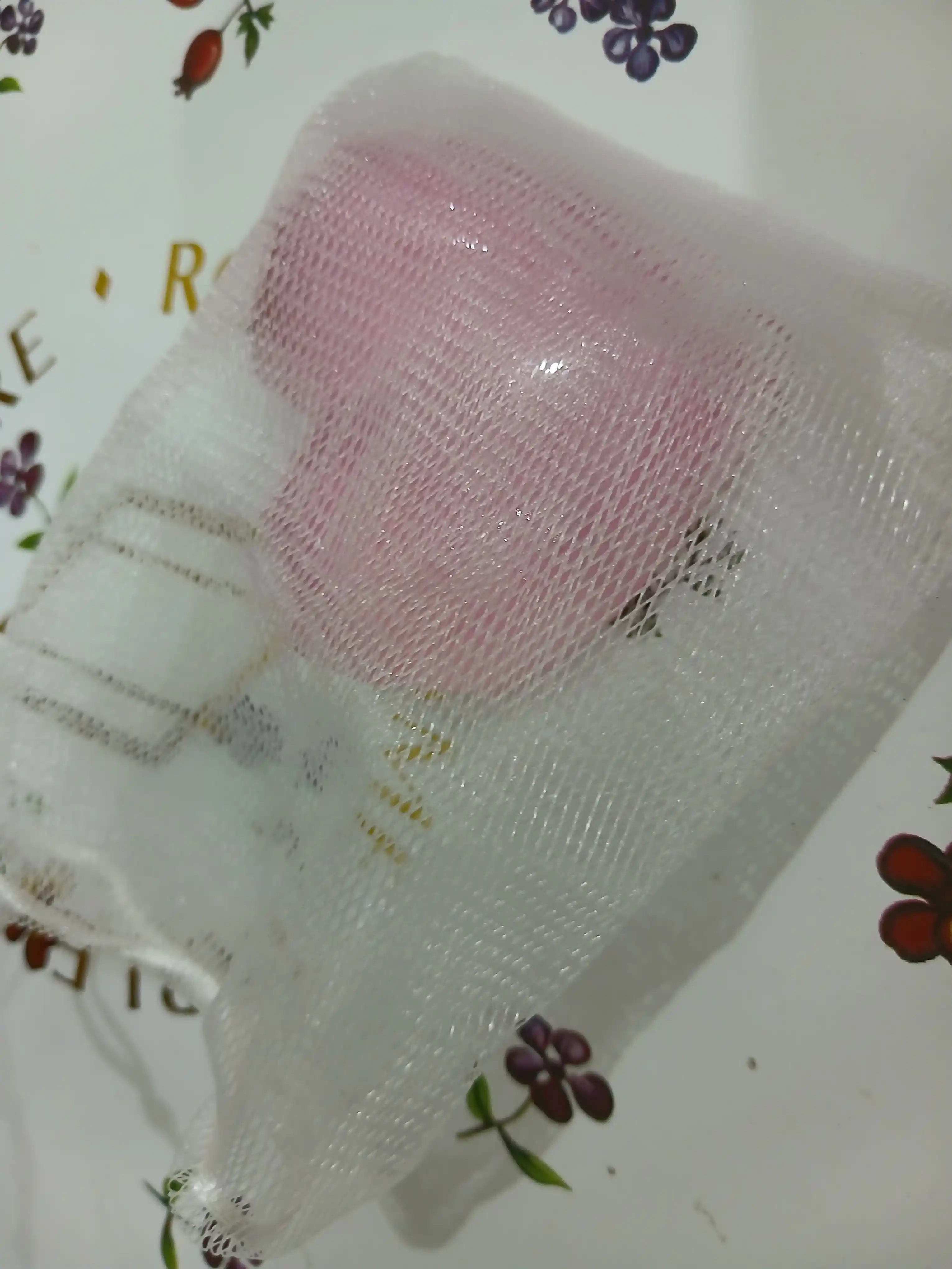 Intim sohalar uchun tiklovchi, antiseptik va oqartiruvchi sovun