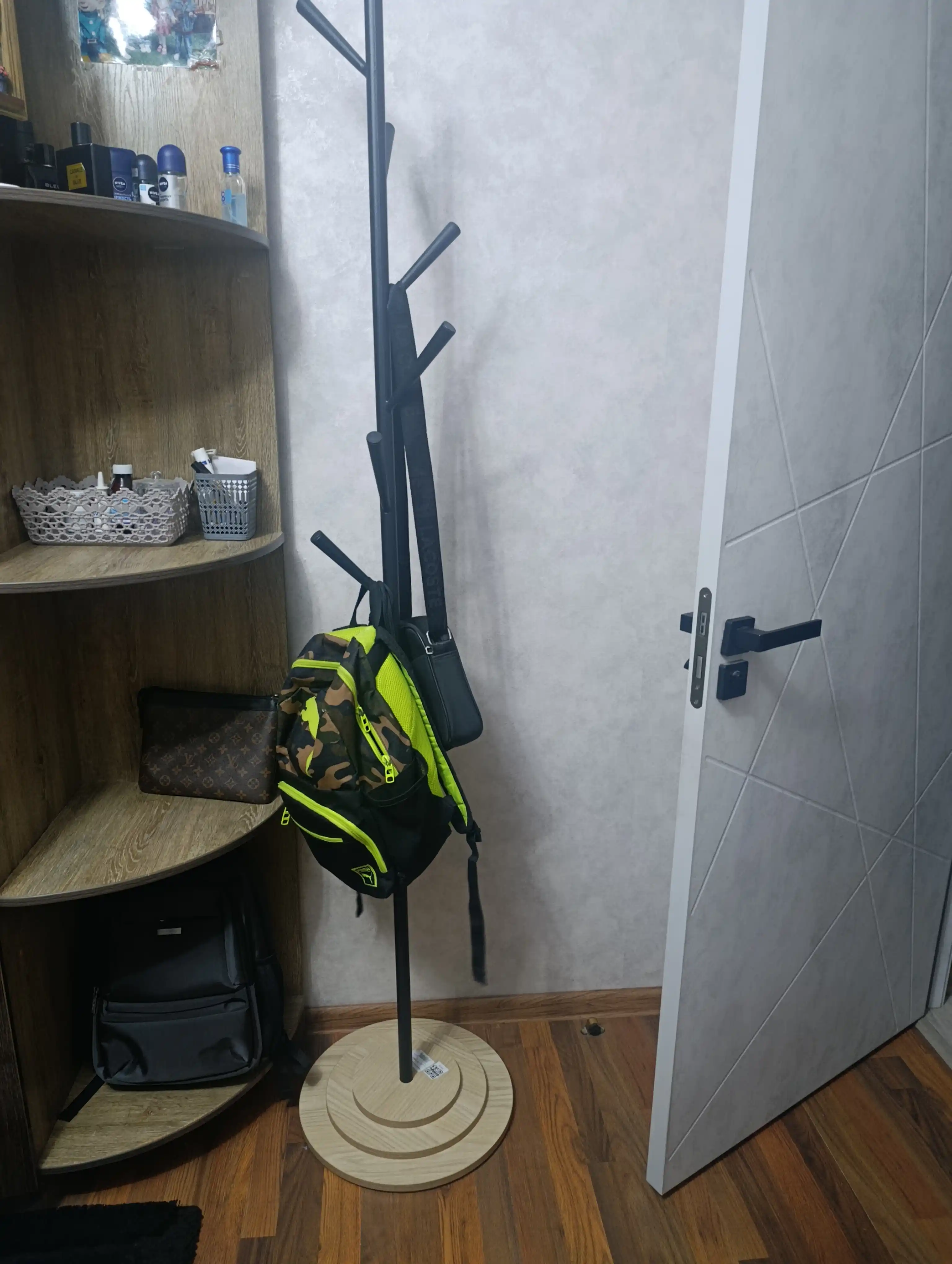 AIKO Pinokio polga qo‘yiladigan kiyim ilgichi, veshalka metall, 50 kg gacha yuk ko‘taradi