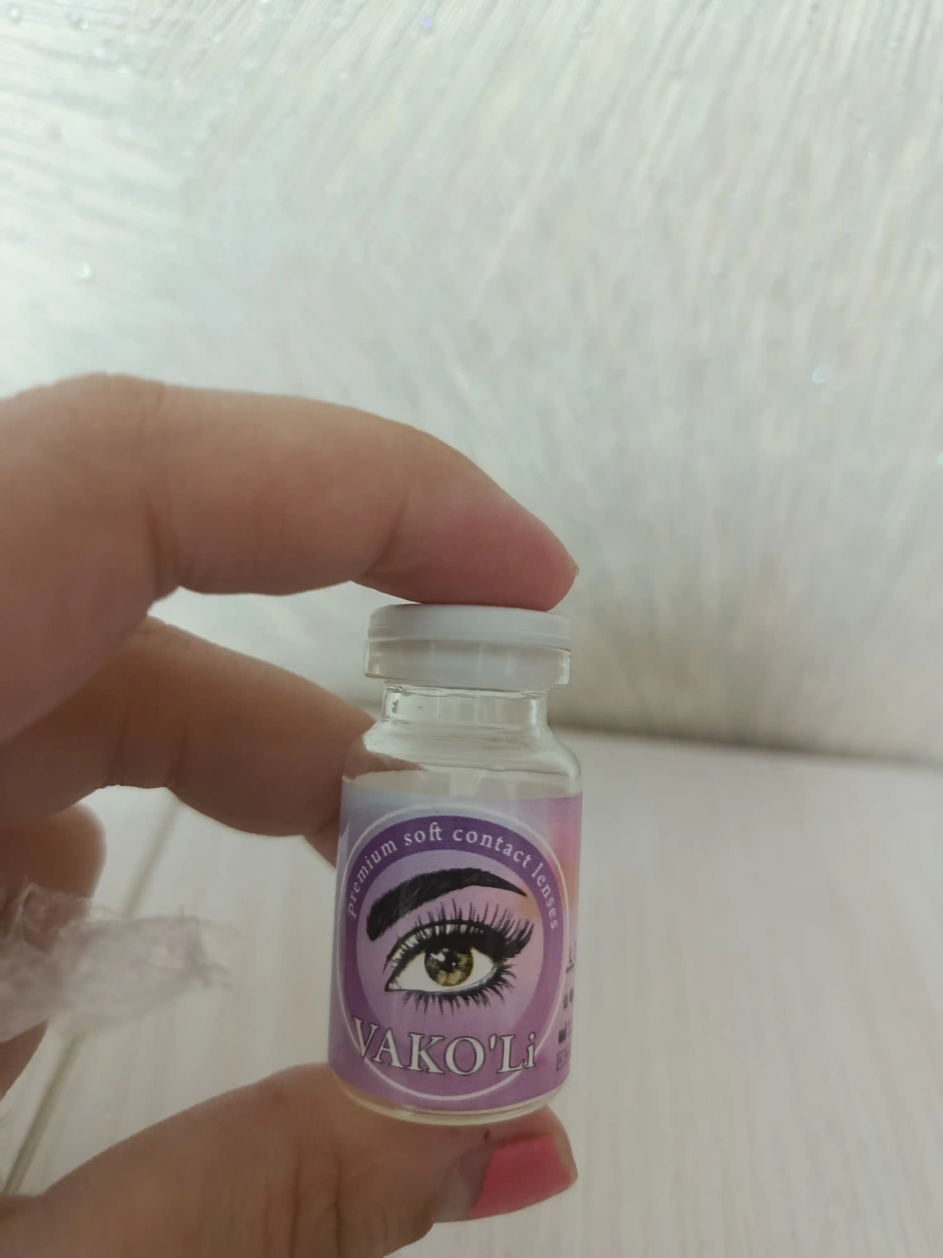 Sifatli rangli kontakt linzalari
