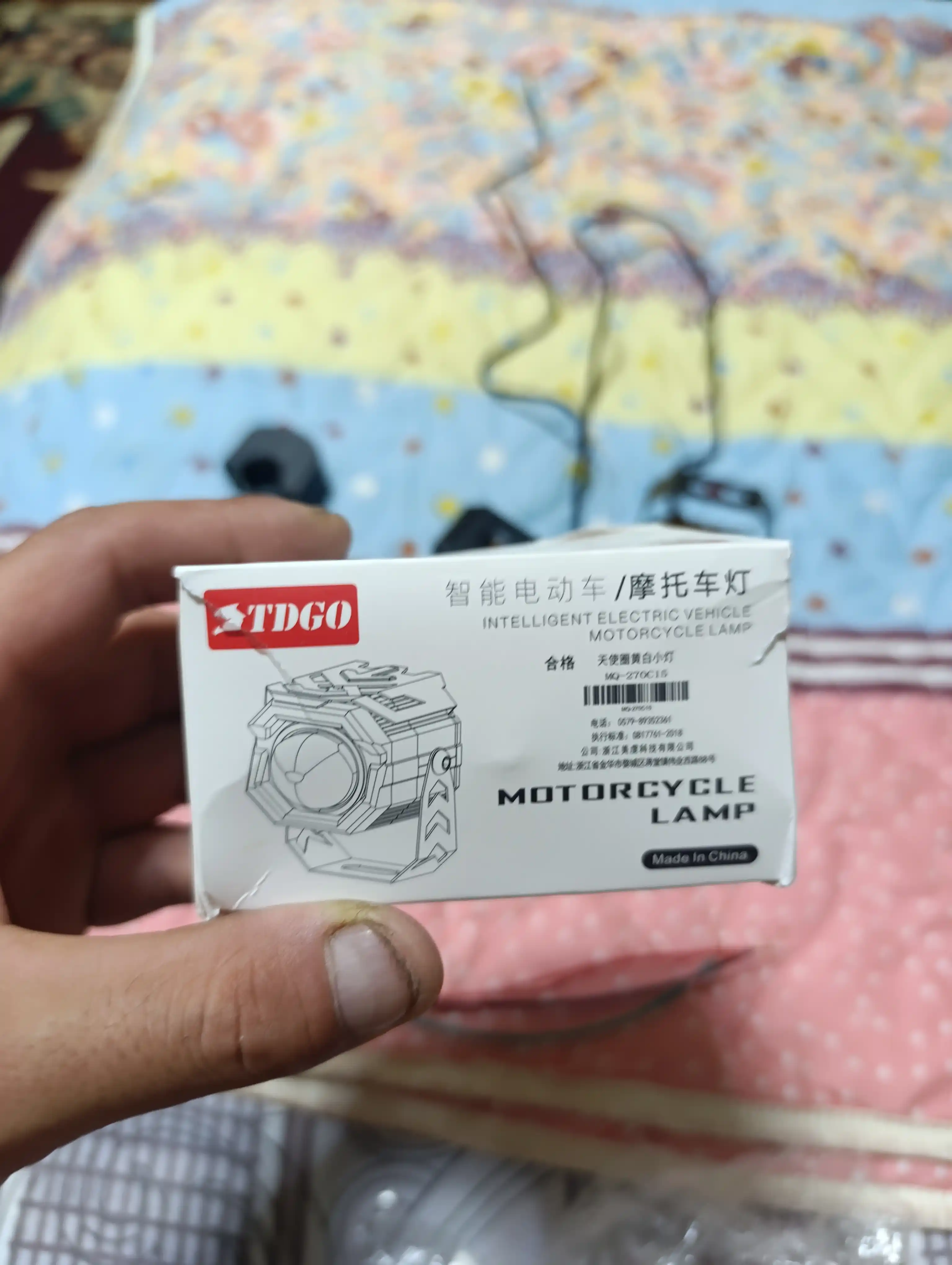 Avtomobillar mototsikllar va velosipedlar uchun yorqin LED faralar