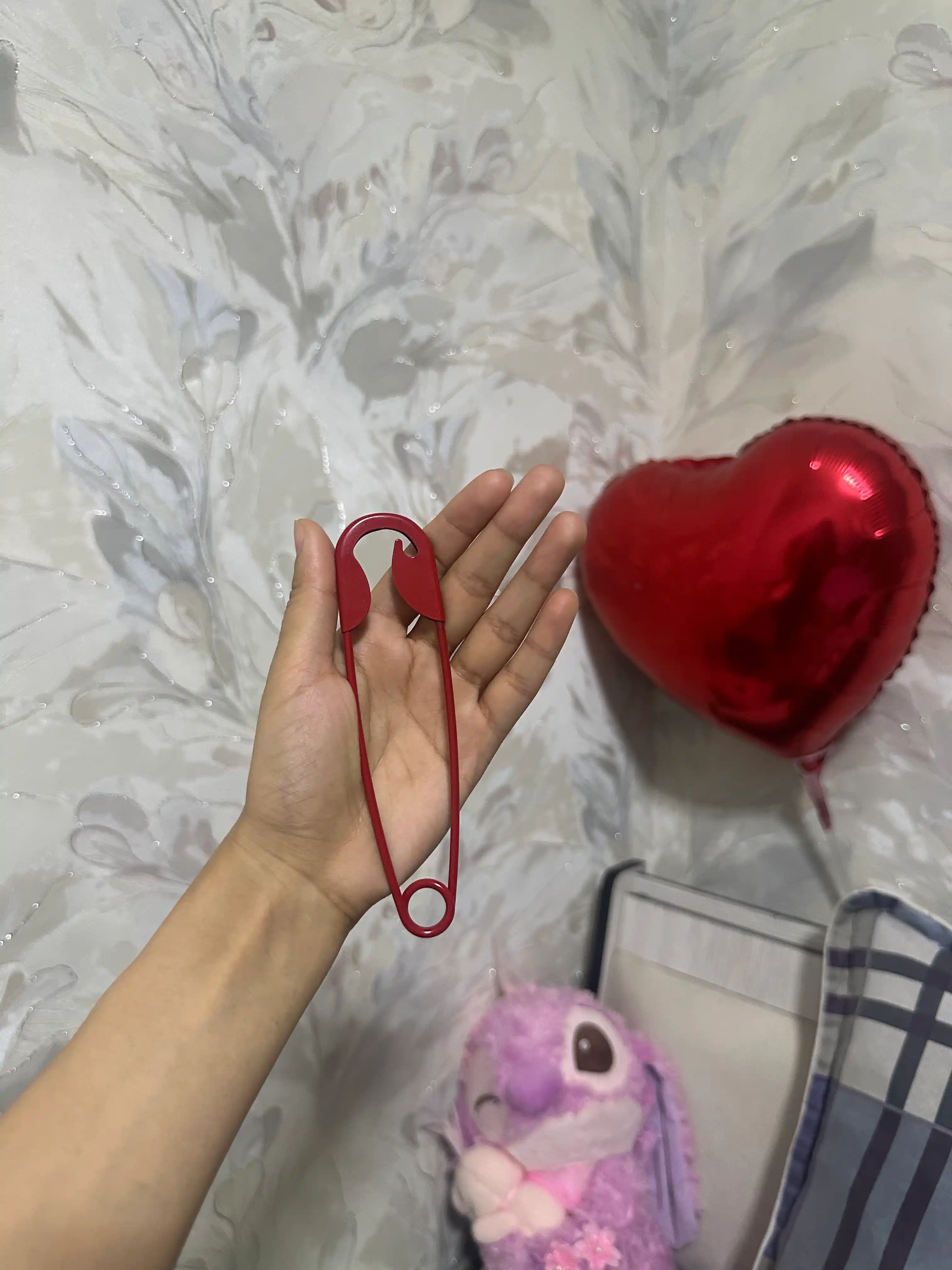 Qalin sochlar uchun porloq metalldan yasalgan Evropa minimalist soch qisqichi