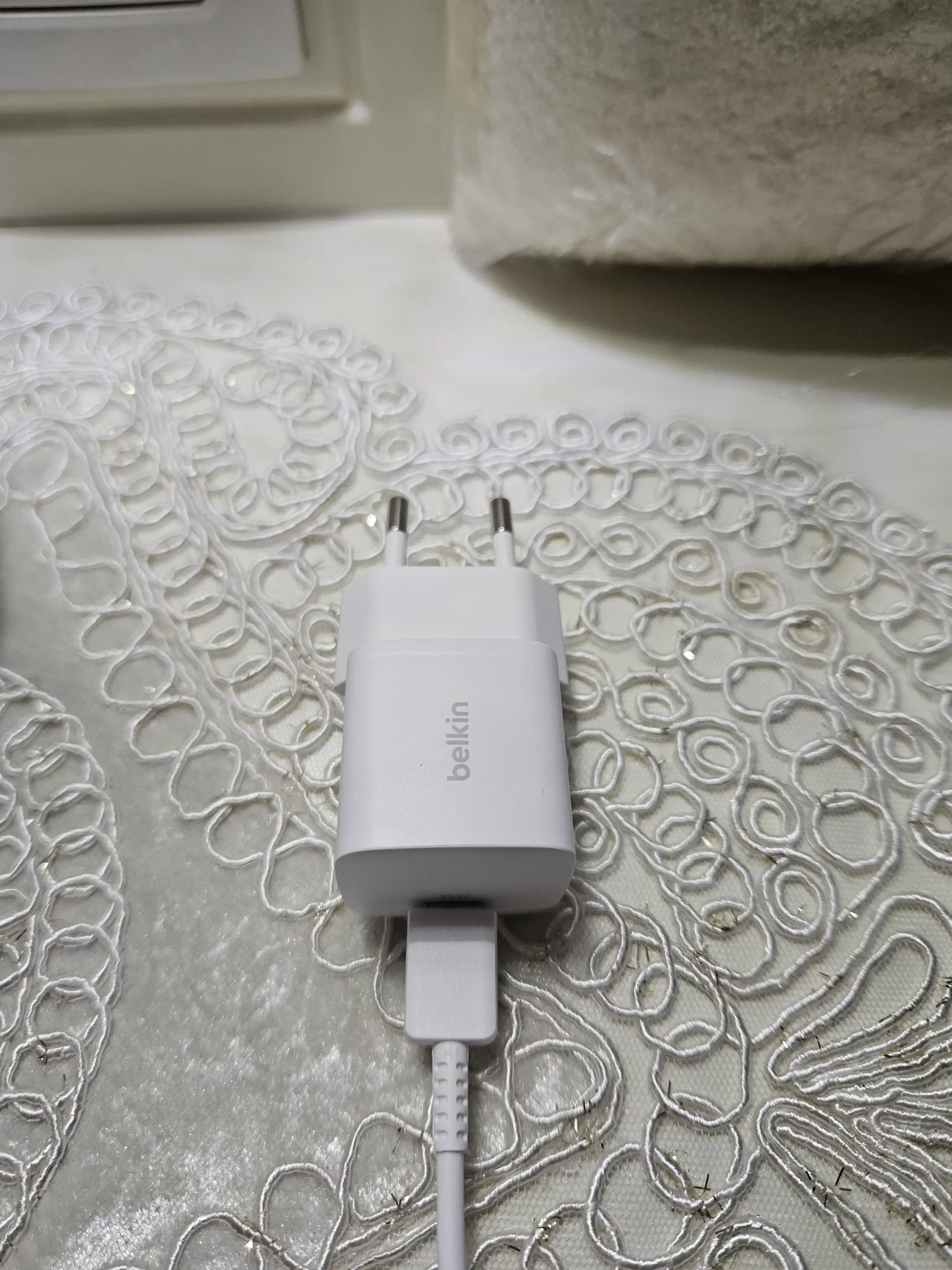 Belkin Type C zaryadkasi 25W, PD 3.1, kabel bilan, kabelsiz