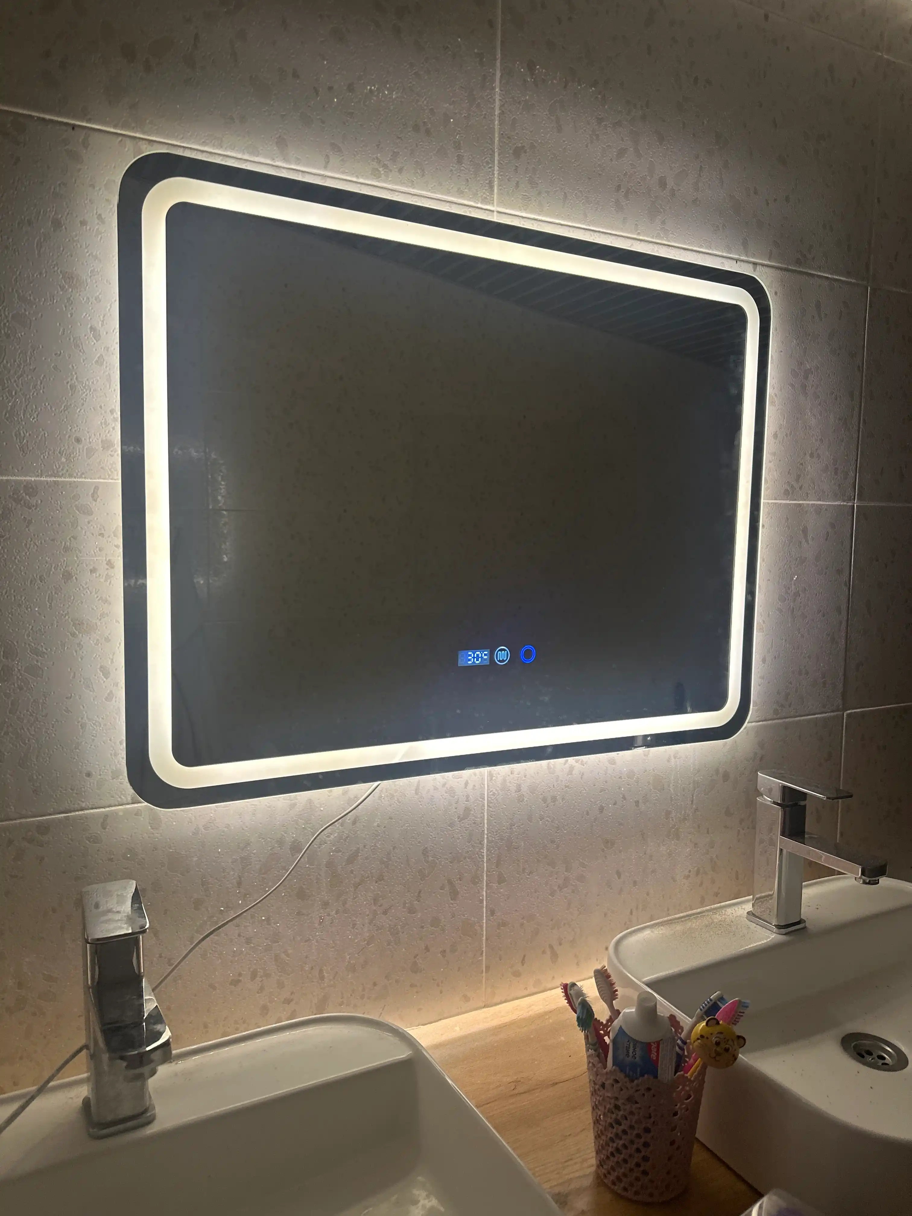LED yoritgichli vanna oynasi 60×80 sm, sensor boshqaruv, antifog va elektron soat