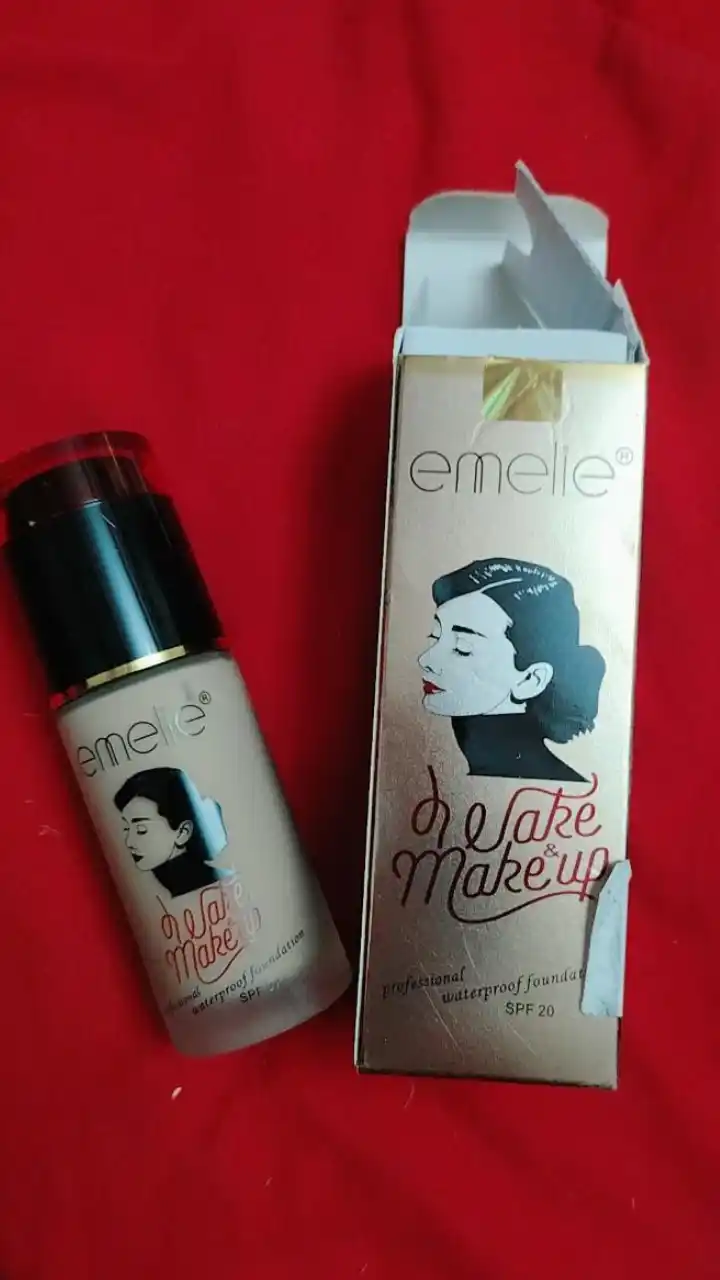 Тональные крем Emelie Paris SPF 20 base liquida matte