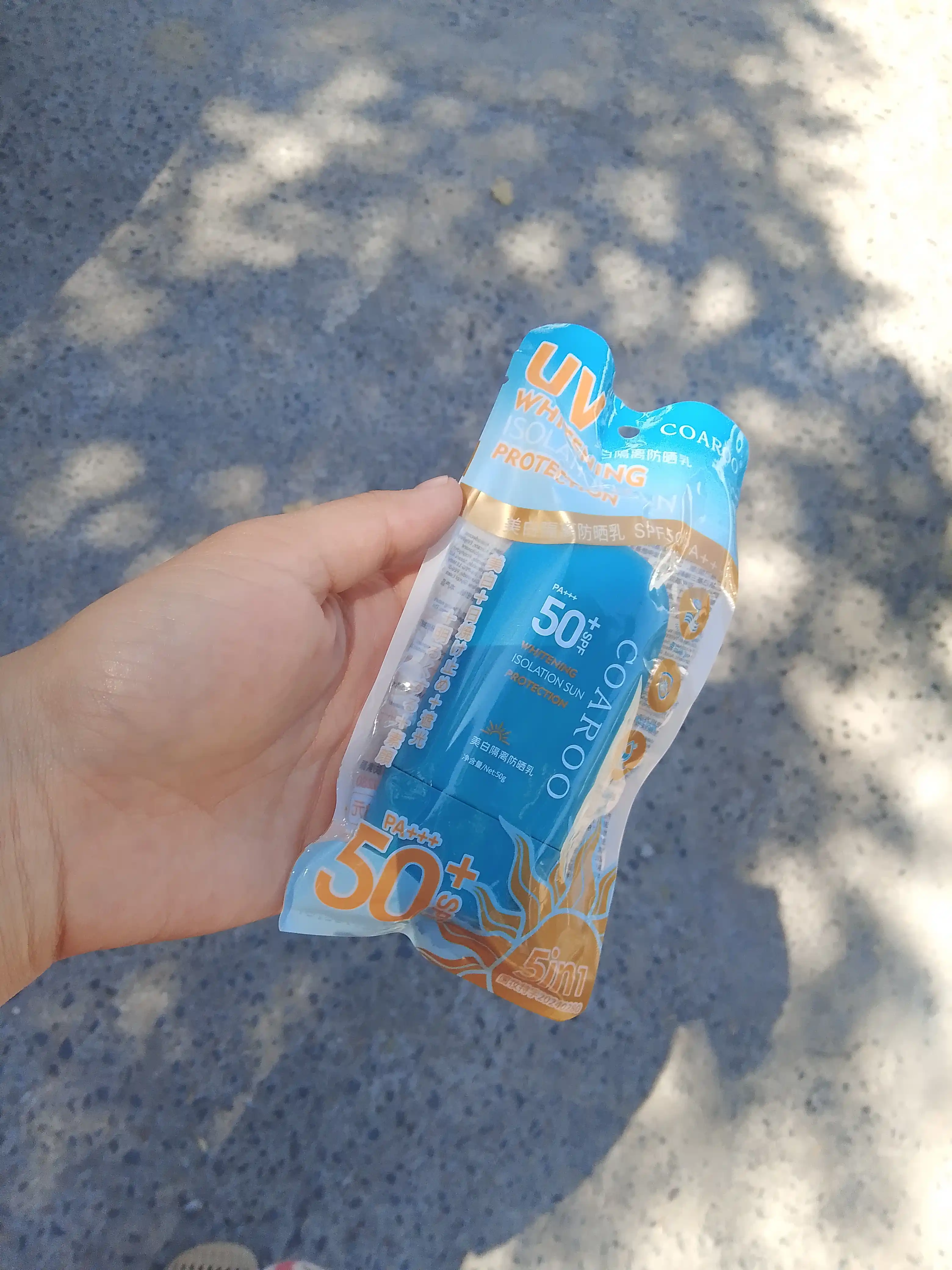 Yuz uchun SPF 50 namlantiruvchi quyoshdan himoyalovchi krem