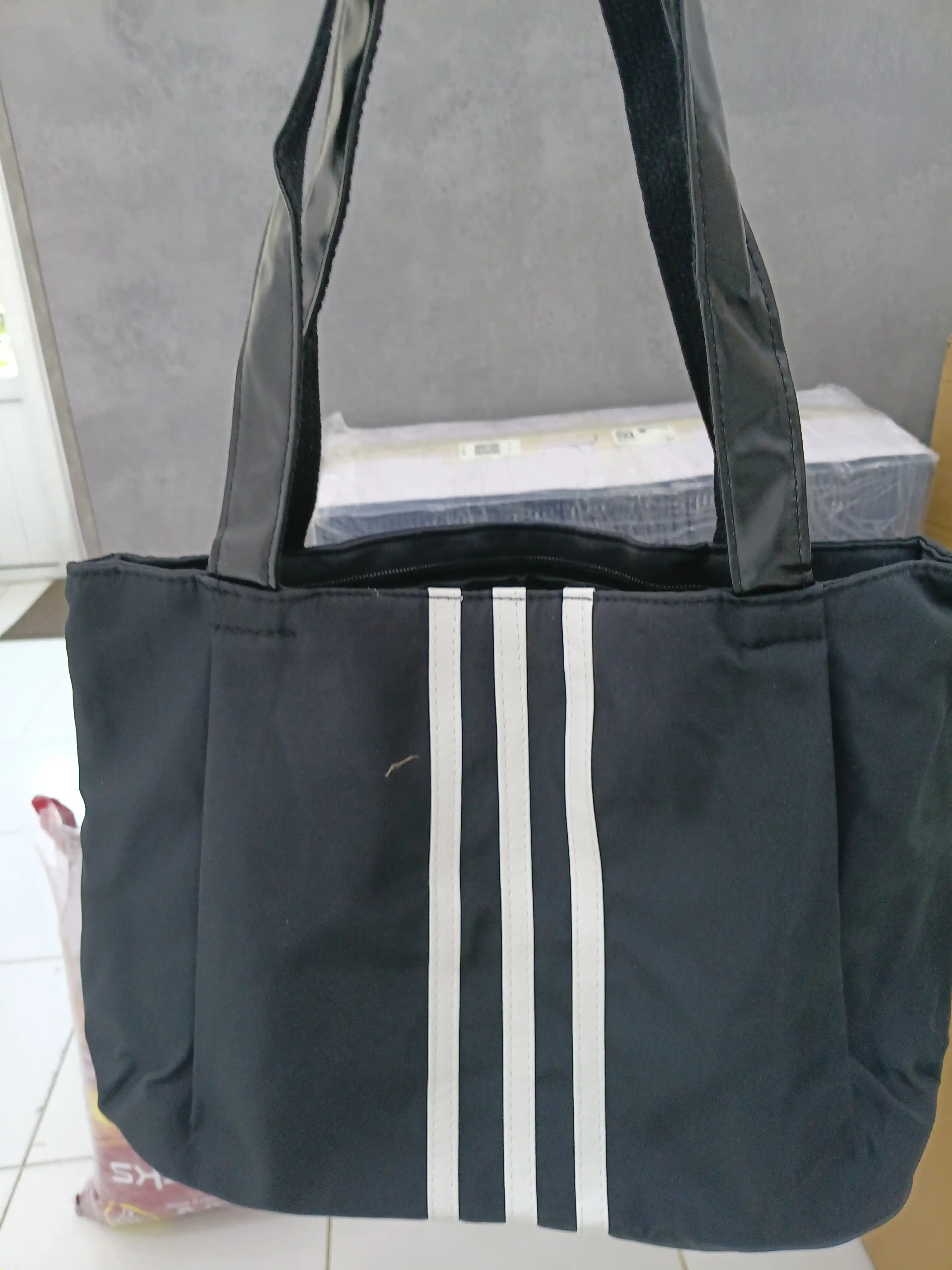 Katta ayollar uchun qora shopper sumka, yelkaga osib taqiladigan, ish va o‘qish uchun, A4