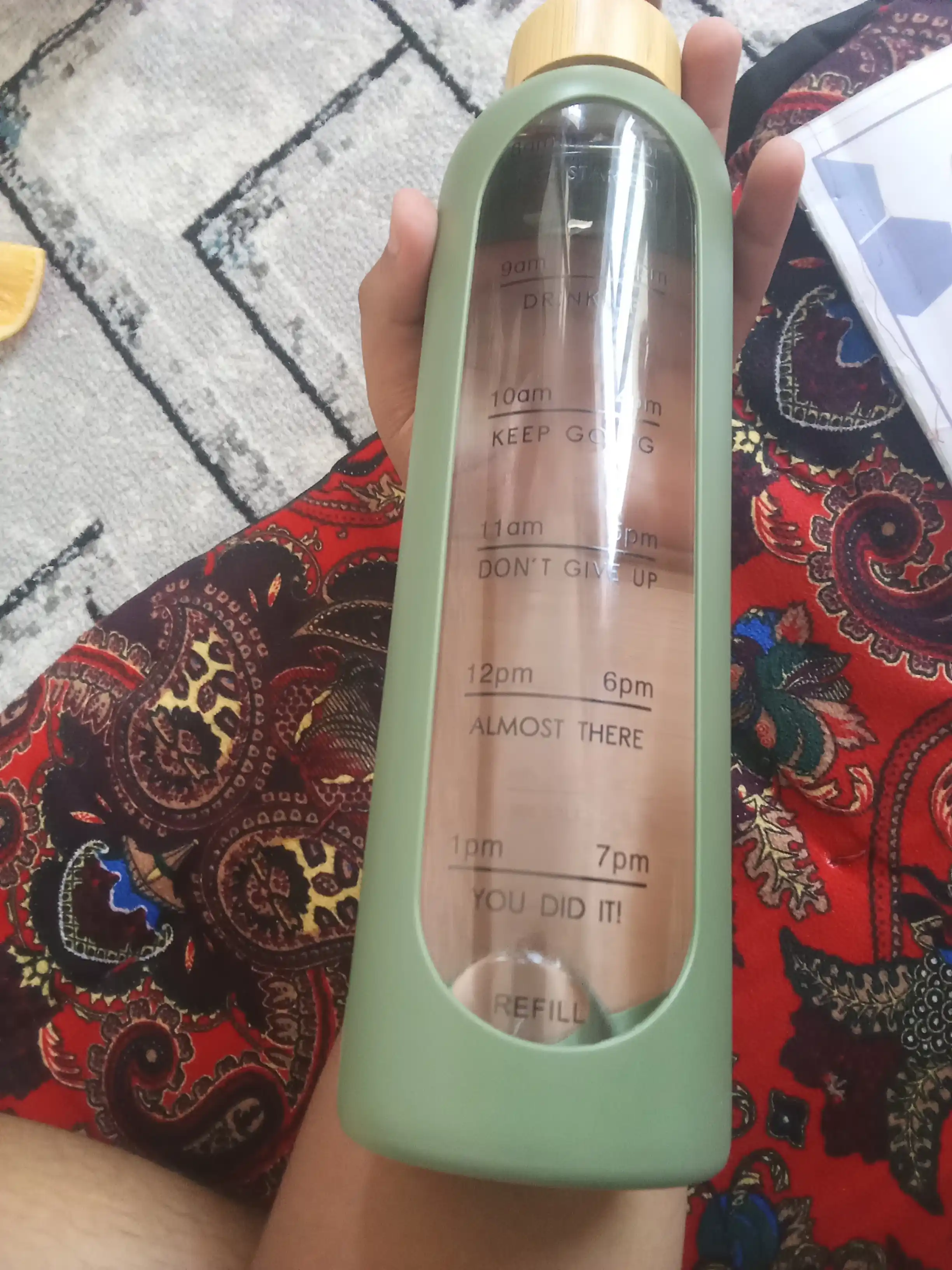 Suv uchun shkalali shaffof shisha idish, 1 liter suv butilka