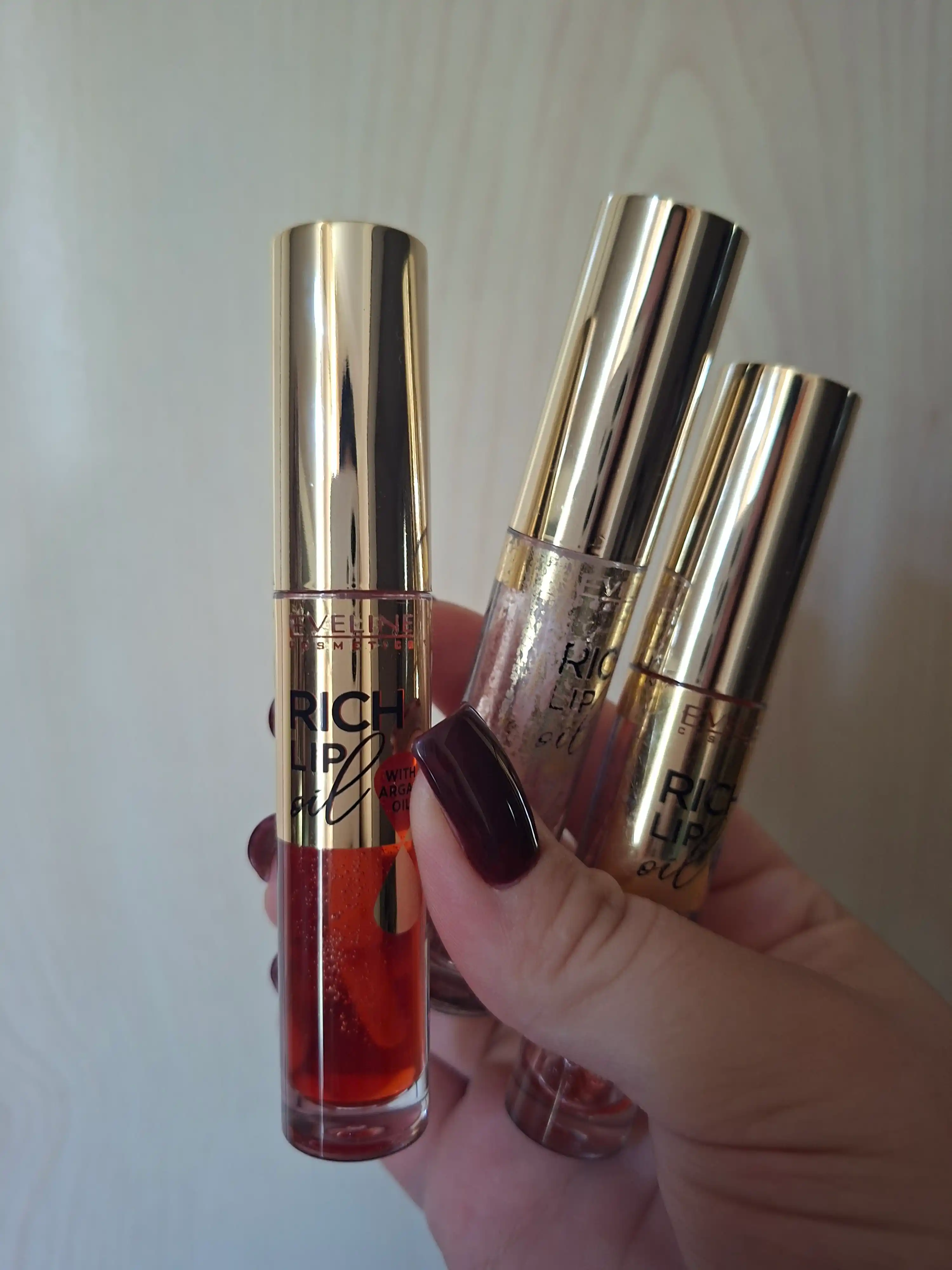 Lablar uchun yog' Eveline Rich Lip Oil, mango, 4.5 m