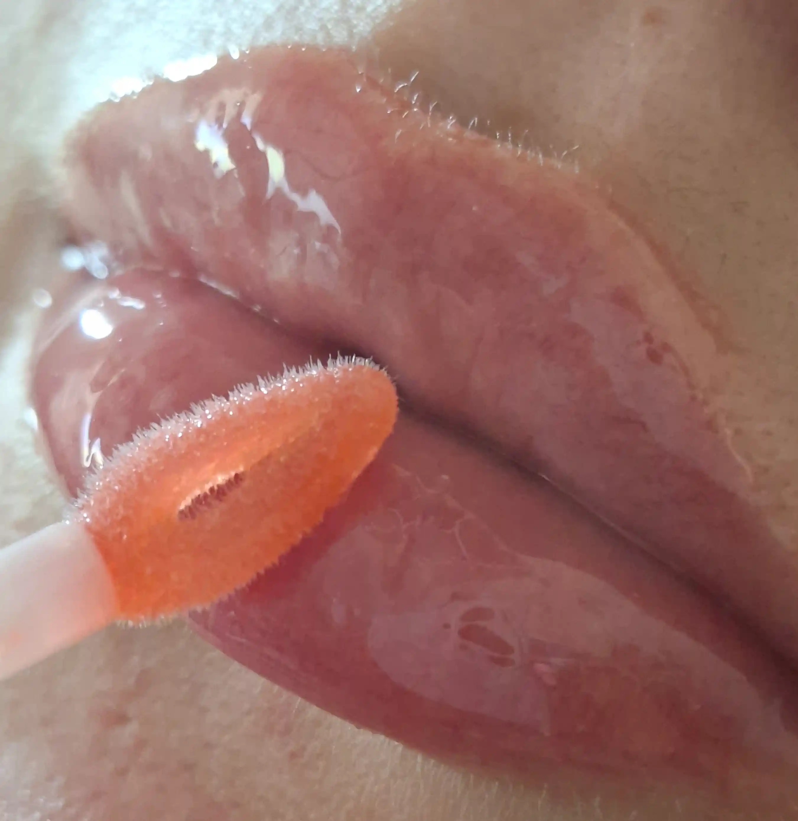 Lablar uchun yog' Eveline Rich Lip Oil, mango, 4.5 m