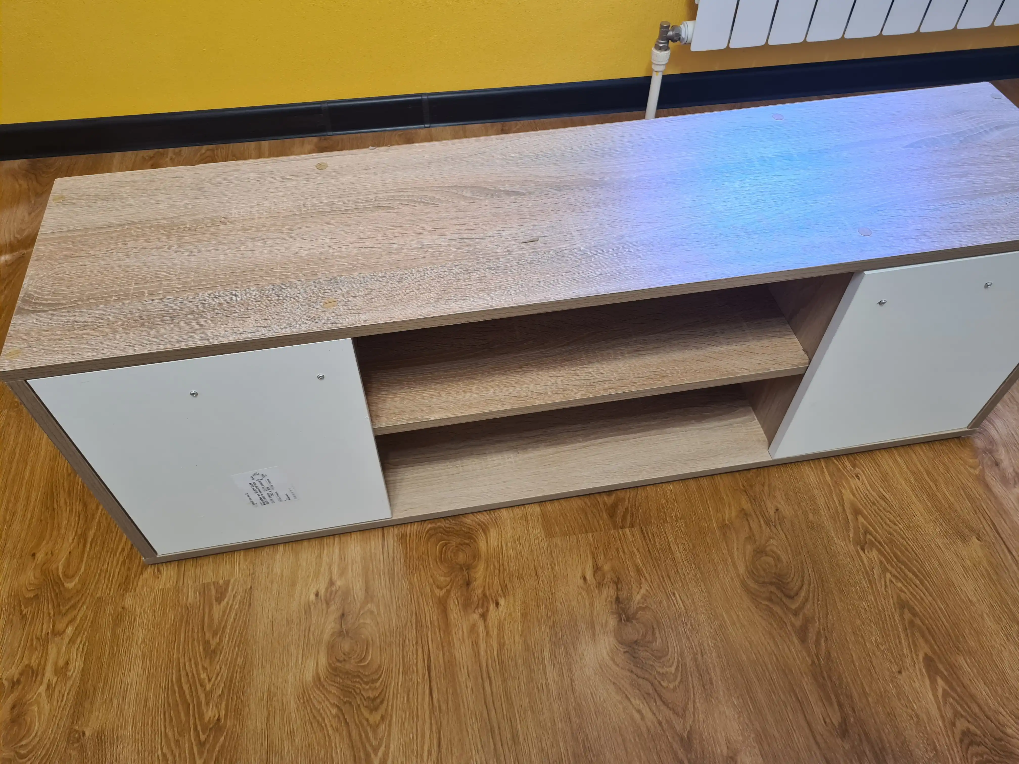 TV01.TV Tumba LDSP – zamonaviy televizor shkafi, mehmonxona uchun minimalist TV stend