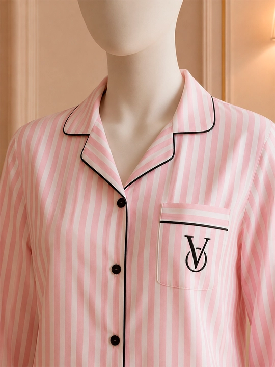 Ayollar uchun pushti chiziqli pijama, uzun yengli va shimli