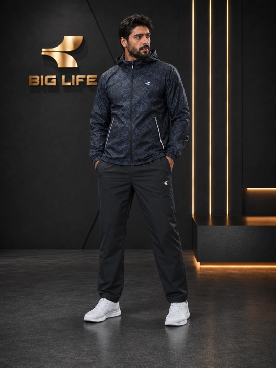 Erkaklar uchun yengil sport kostyumi — kurtka va shim, zamonaviy casual model