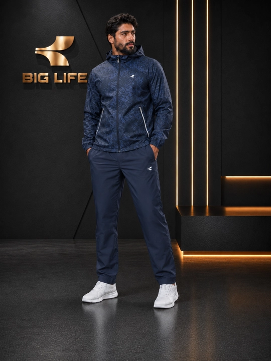 Erkaklar uchun yengil sport kostyumi — kurtka va shim, zamonaviy casual model