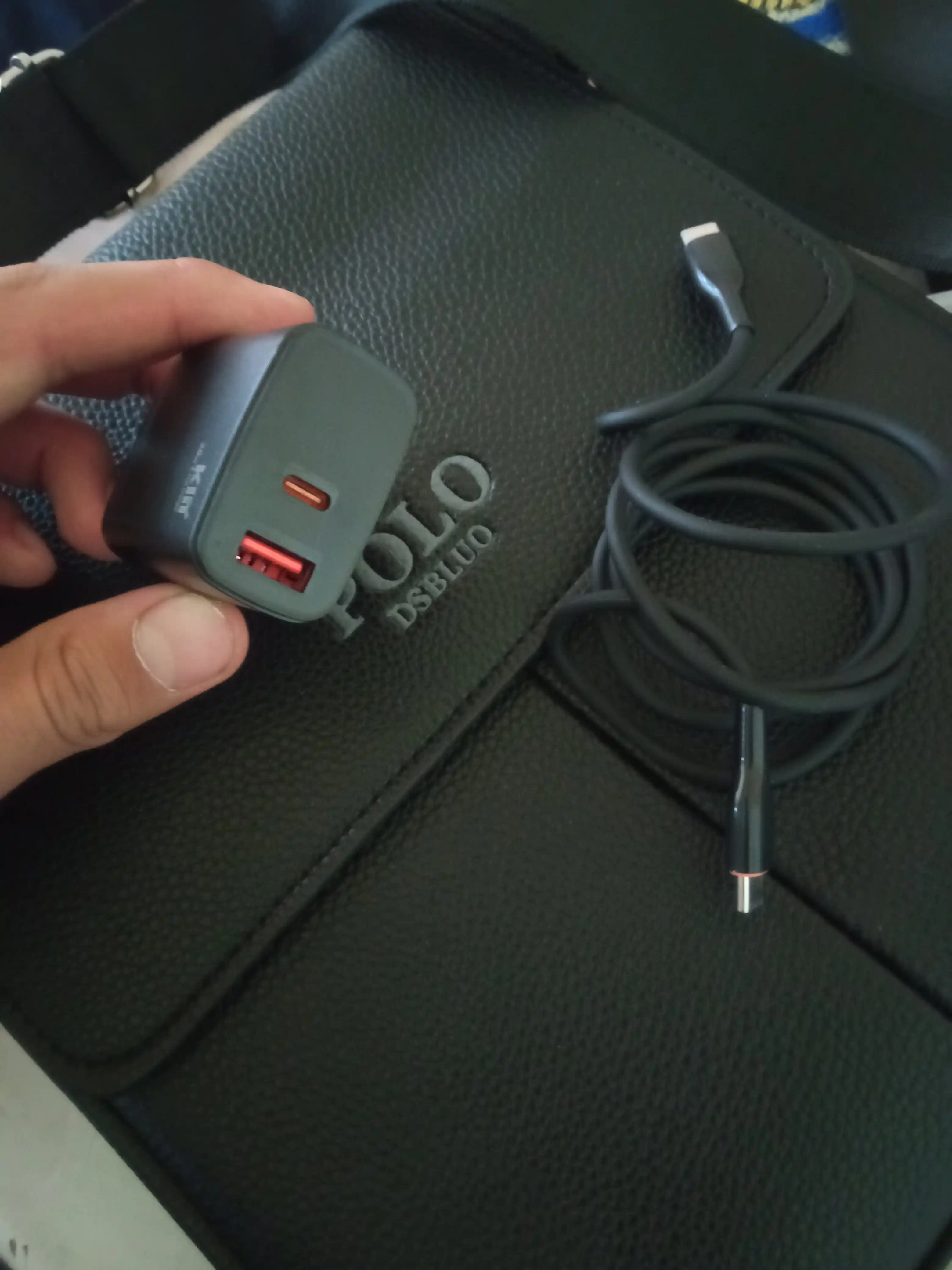 Зарядное устройство KIN KC27 20W USB-A Type-C быстрая зарядка адаптер