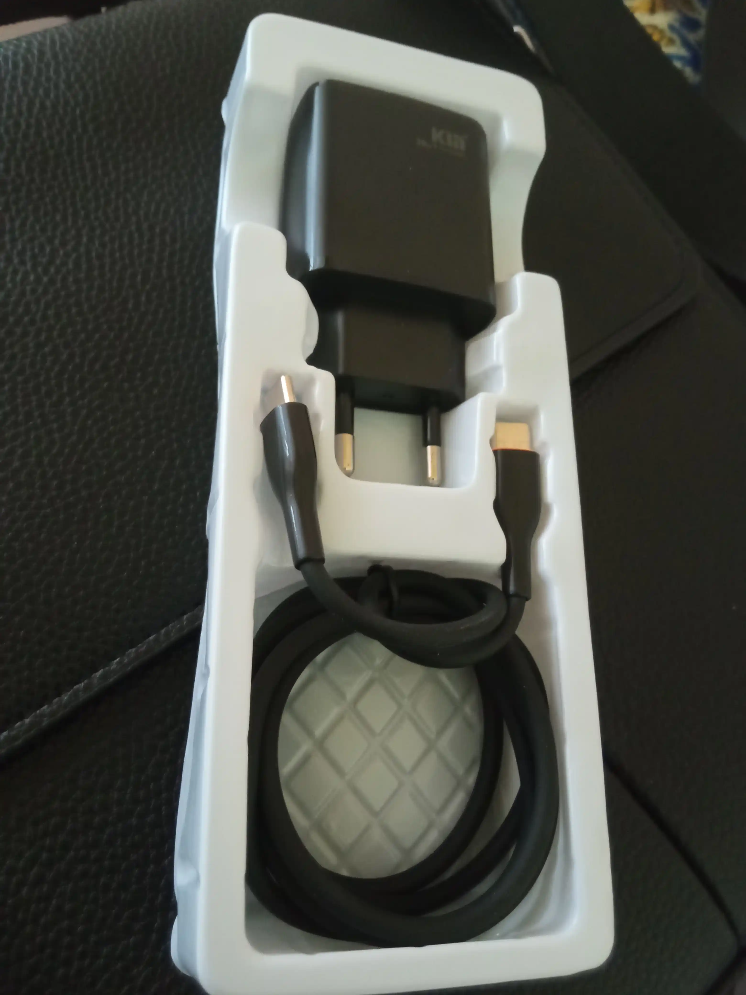 Зарядное устройство KIN KC27 20W USB-A Type-C быстрая зарядка адаптер
