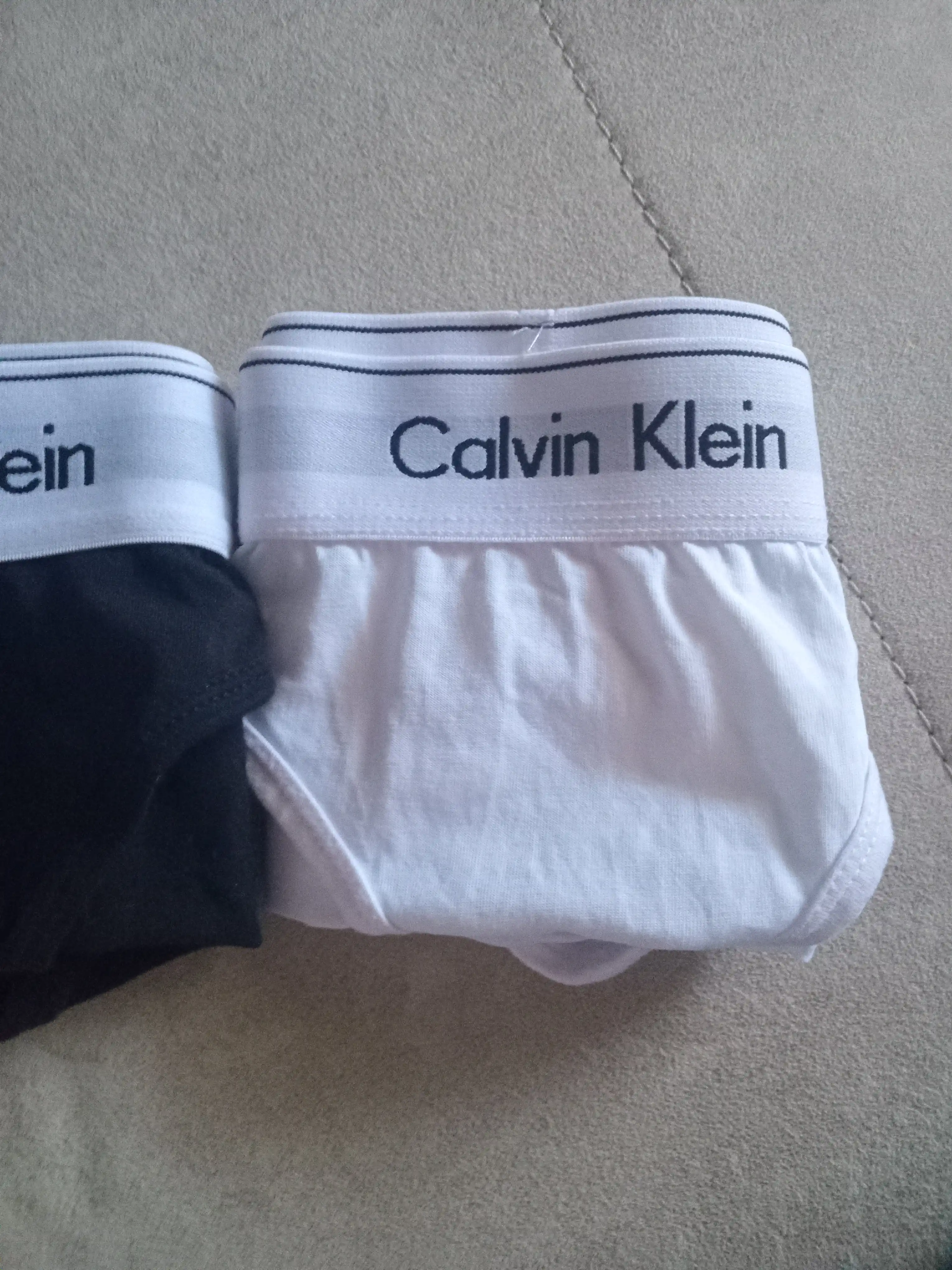 Calvin Klein ayollar ichki kiyimi, 95% paxtadan, 1 dona, slip va stringlar bilan