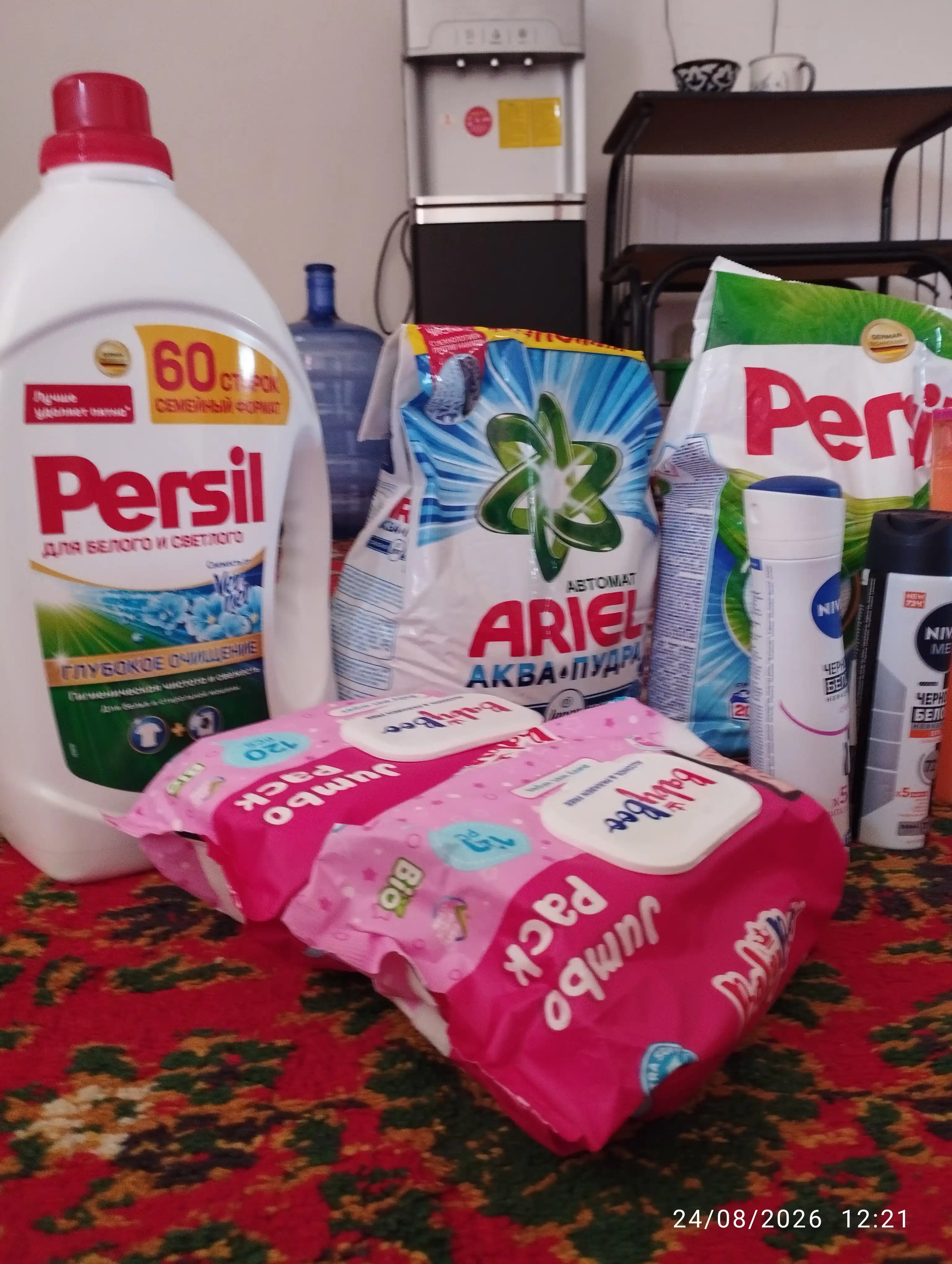 Vernel dan ishlab chiqarilgan oq va och rangli matolar uchun Persil Freshness kir yuvish geli, 3.9 l, 60 marta yuvish