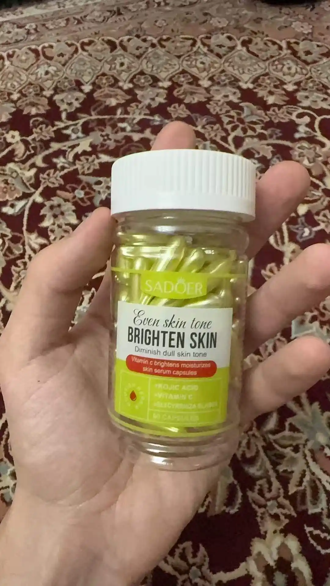 Kollagen + vitaminlar + tabiiy ekstraktlar: ajin va dog‘larni ketkazadi, terini yoritadi