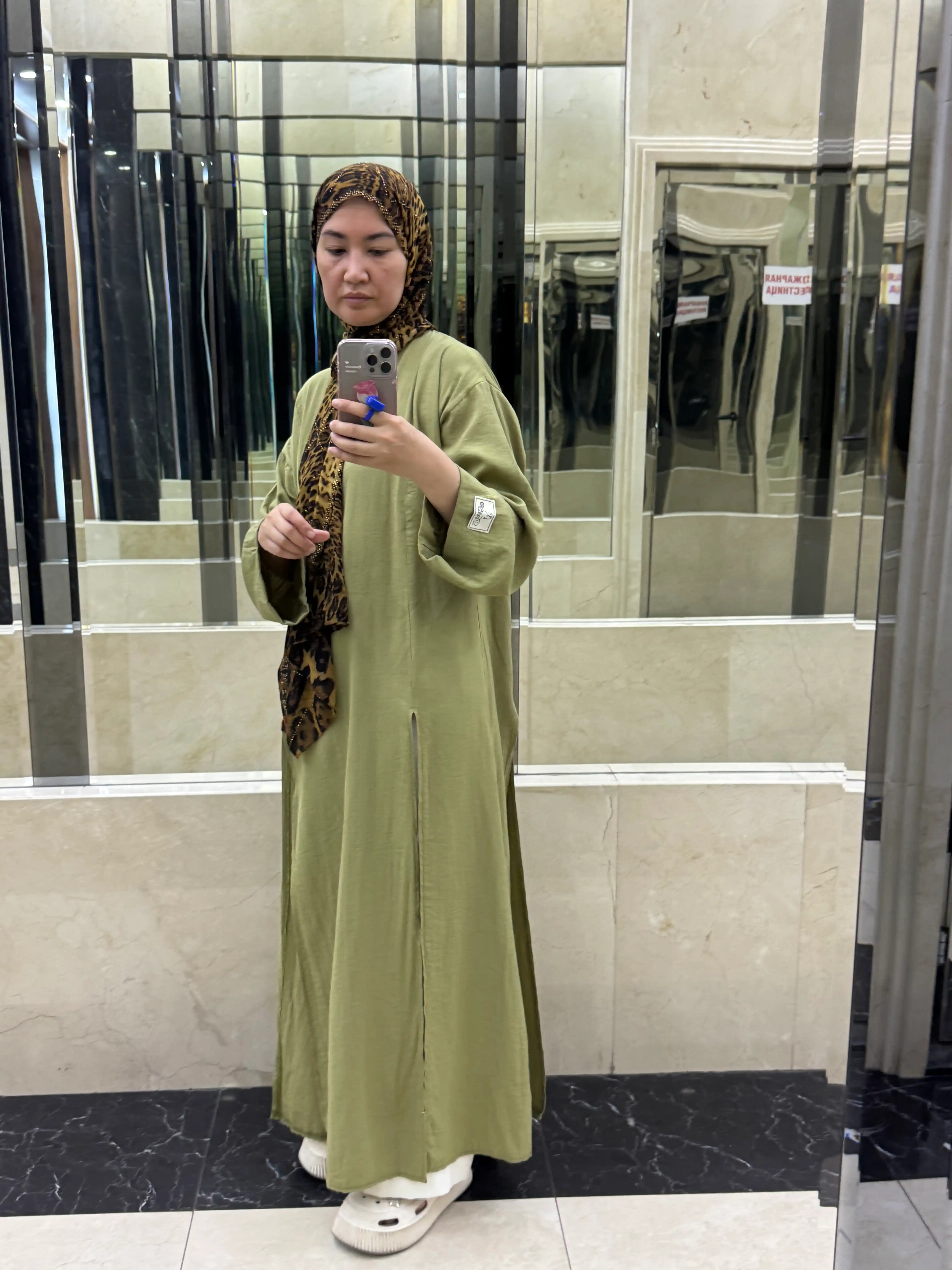 Abaya Dvoyka — zamonaviy abaya va shimdan iborat 2 qismli to‘plam
