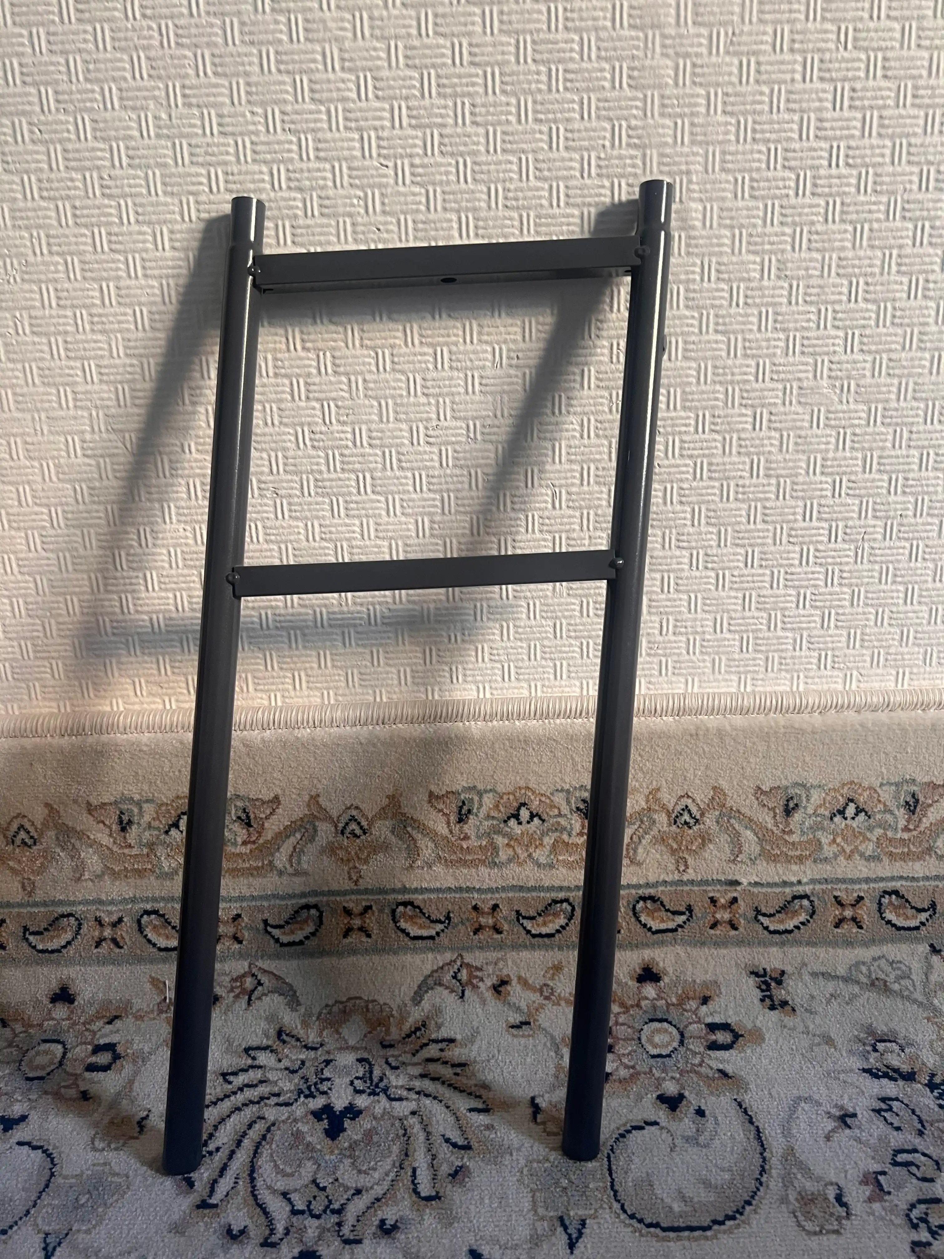 Gullar uchun metall pol tagligi