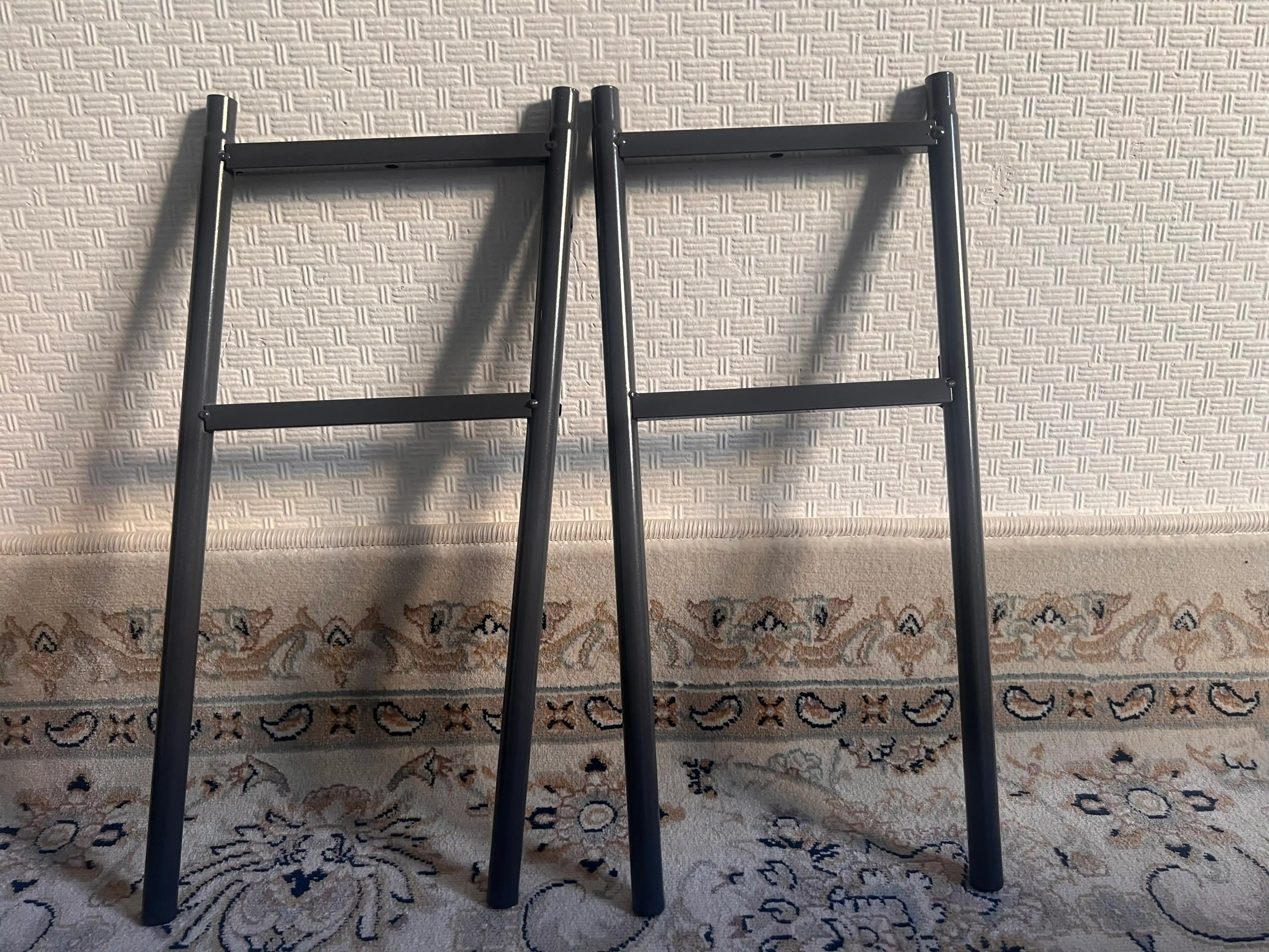 Gullar uchun metall pol tagligi