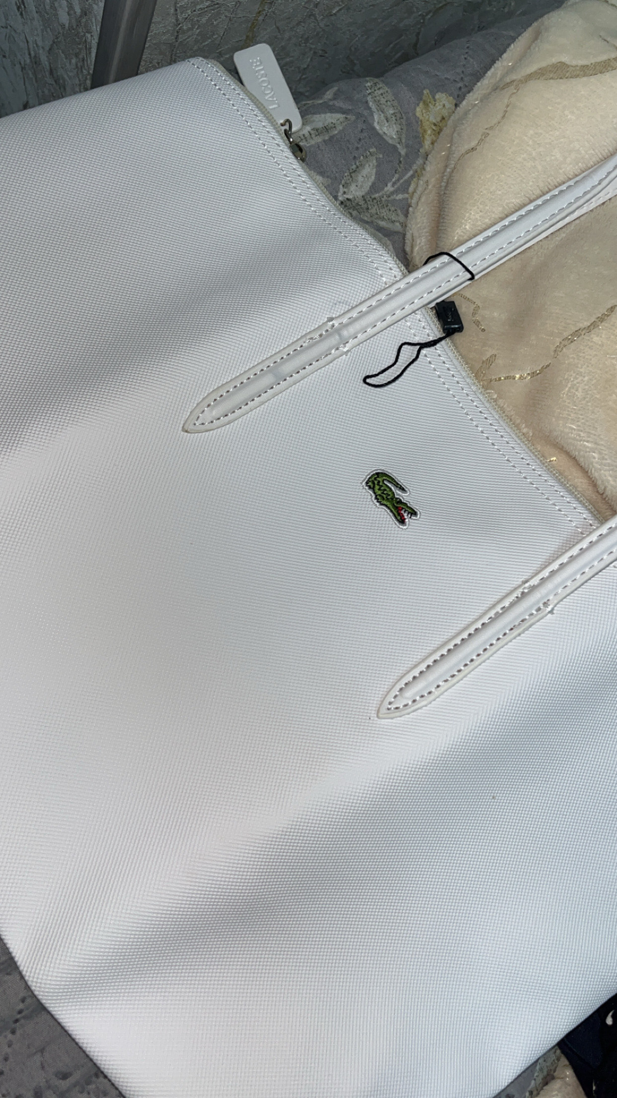 Ayollar uchun sumka Lacoste uslubida