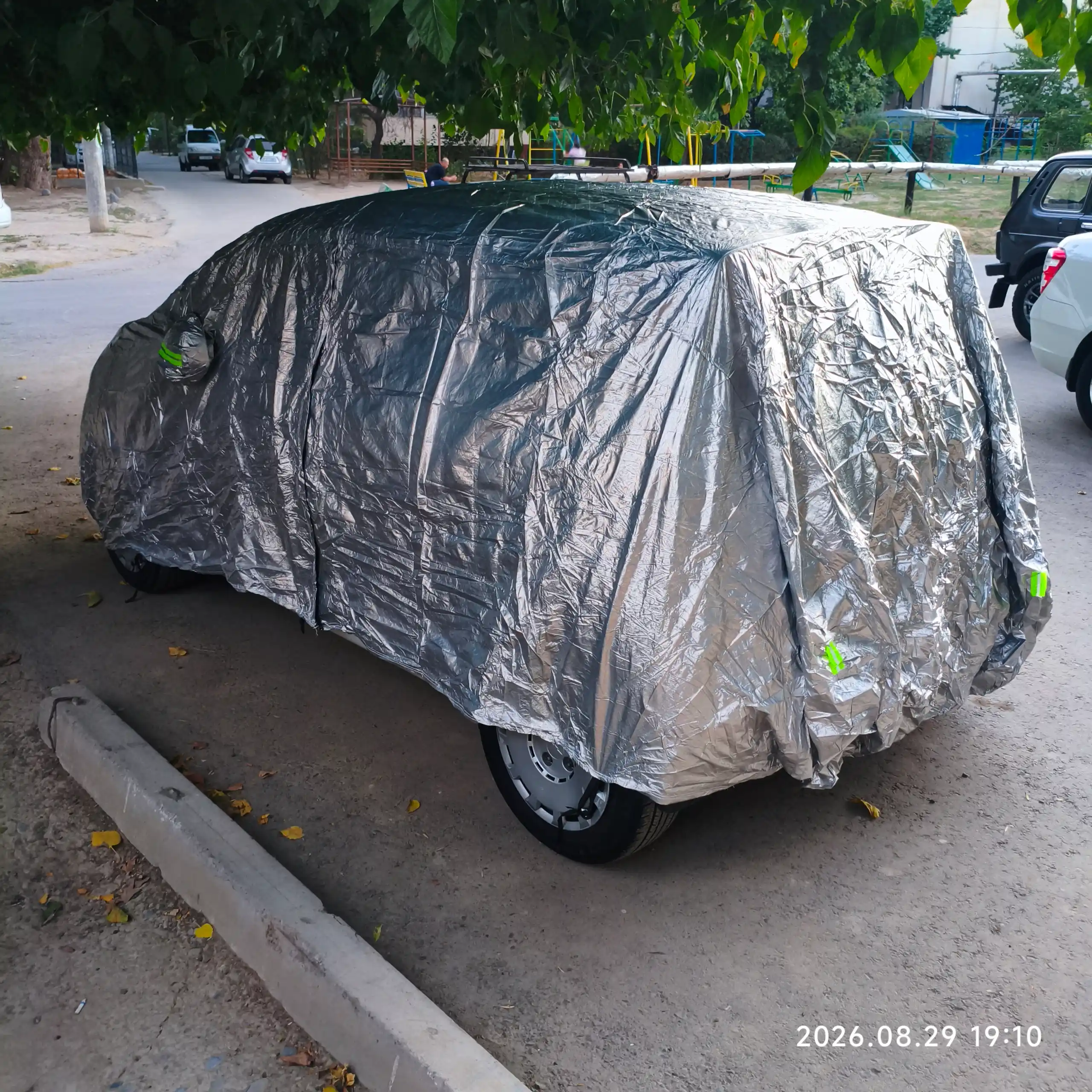 AVTOTENT universal barcha fasl uchun mos keladigan suv oʻtkazmaydigan himoya tent g‘ilofi