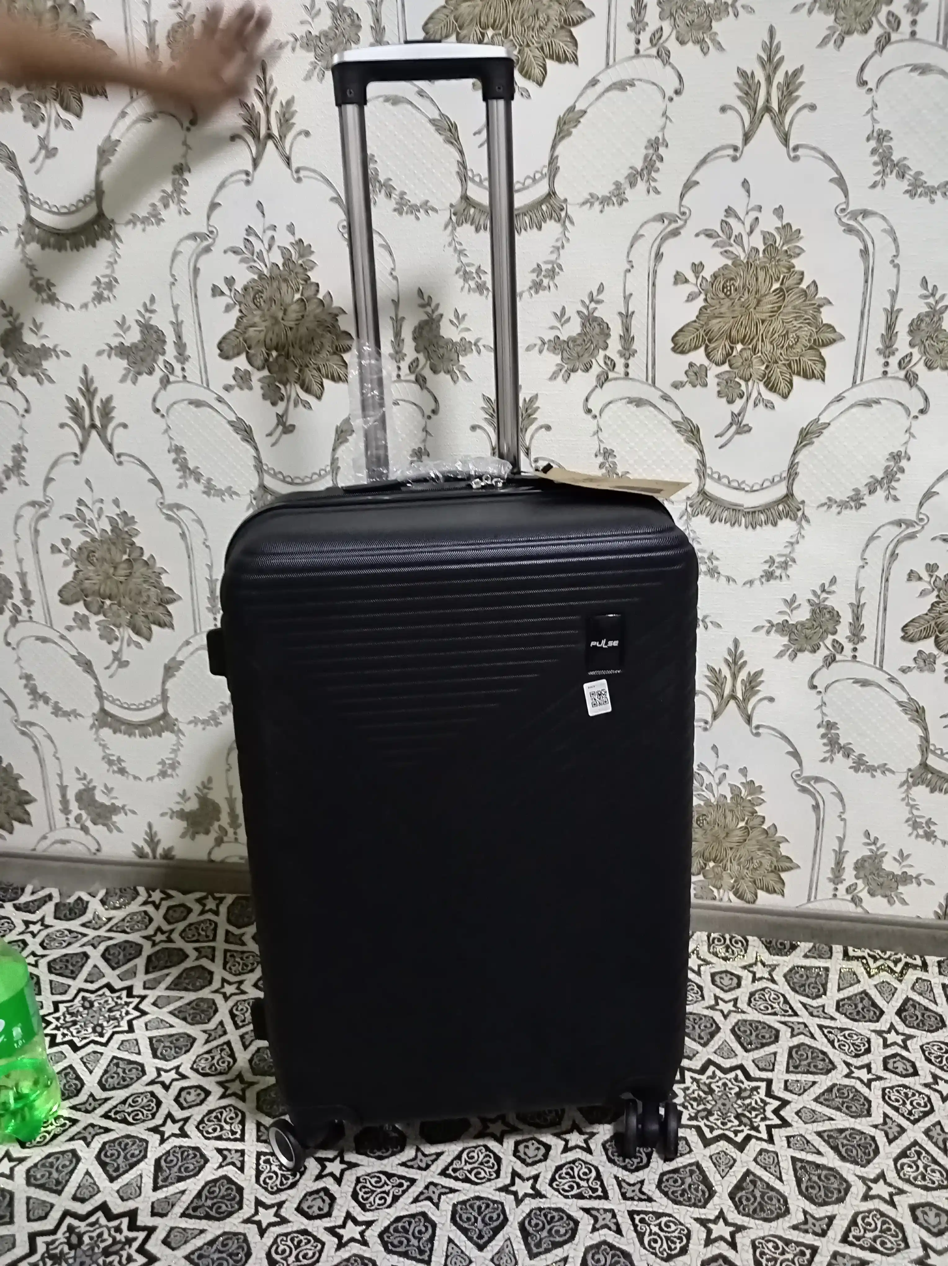 Sayohat chamadoni S M L, kodli qulfli, ABS-plastikdan tayyorlangan  360° g‘ildirakli