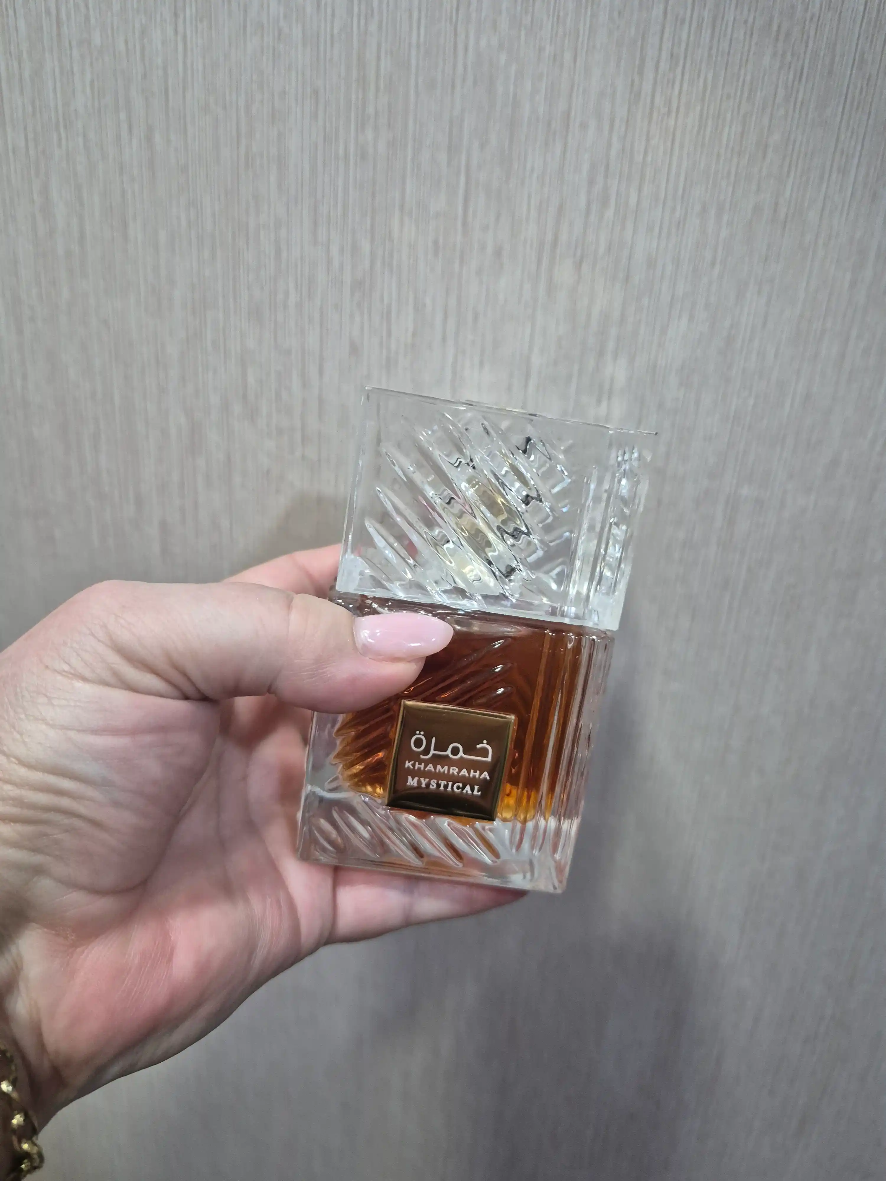 Lattafa Khamrah Parfyumlangan suv, 100 ml, Sharqona shirinlik