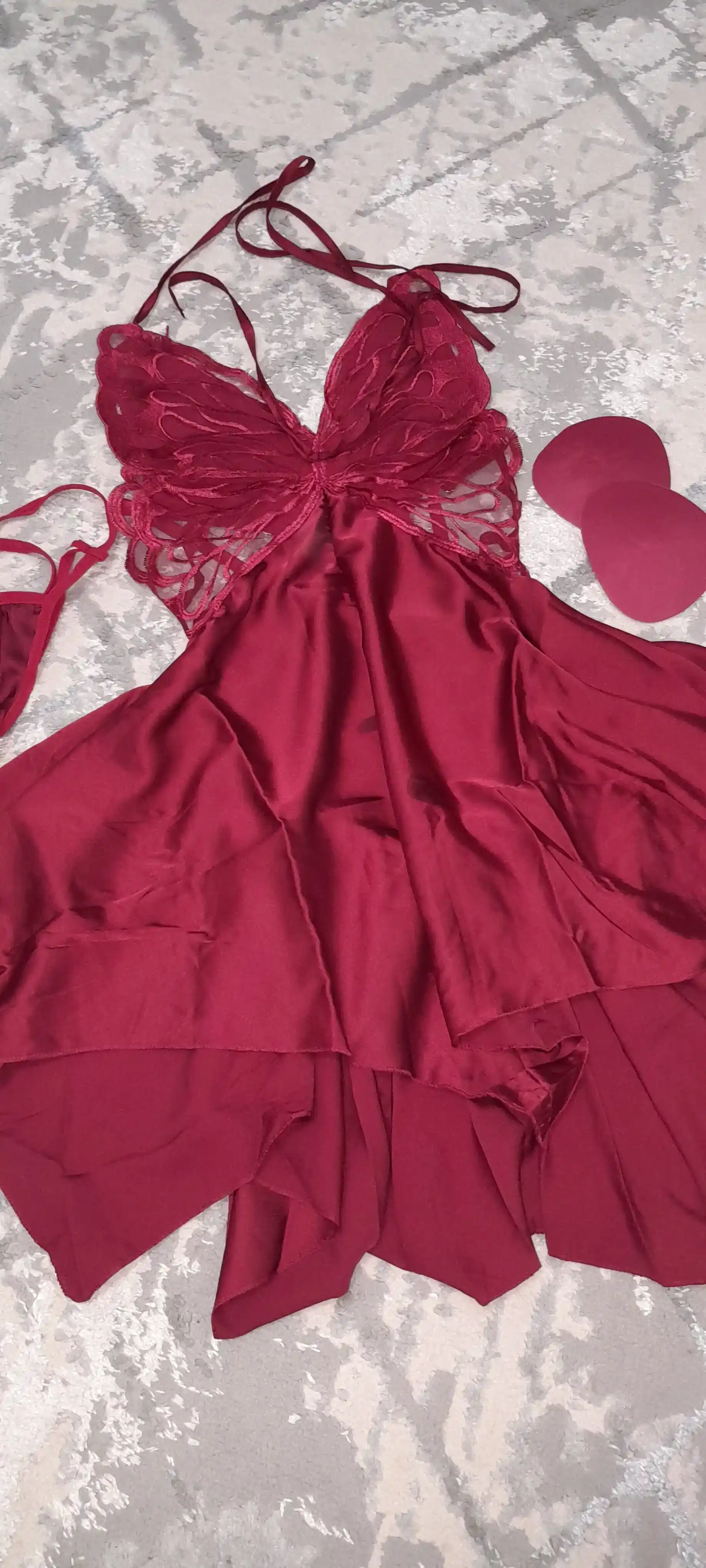 Ayollar uchun to‘rli tungi ko‘ylak, penyuar va uy kiyimi, uyqu uchun pijama