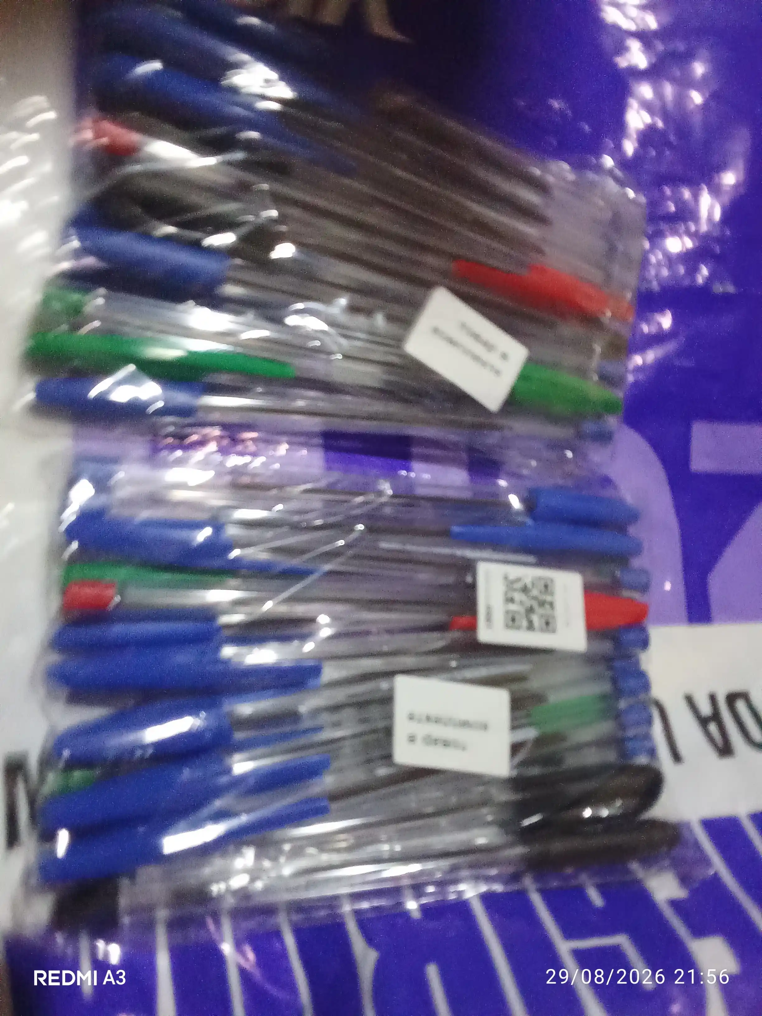 Шариковая ручка Beifa AA500-50B в упаковке 15 шт, 10 синих, 2 черных, 2 зеленых, 1 красная