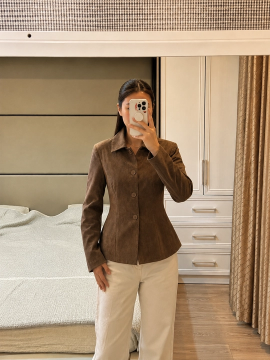 Ayollar uchun tugmali zamshali jaket - 