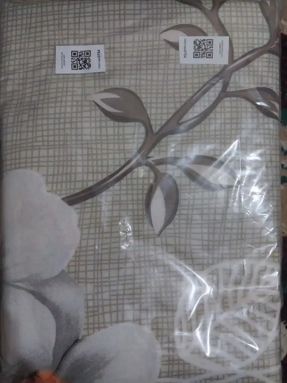 1 va 2 kishilik yostiq jild (50×70 sm), ko'rpa jild, choyshab (220×230 sm) yotoq to'plami