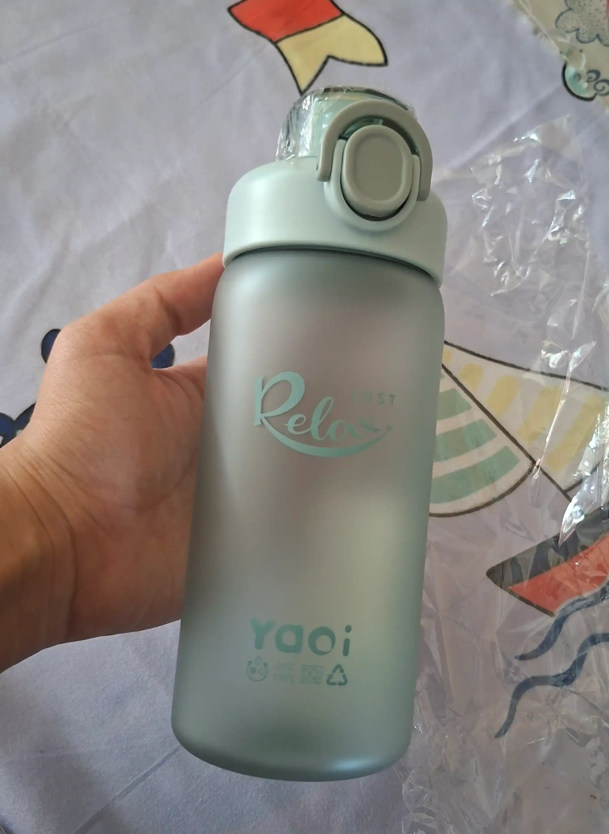 500 ml sport suv shishasi, tugmachali, oqishdan himoyalangan, qayta ishlatiladigan