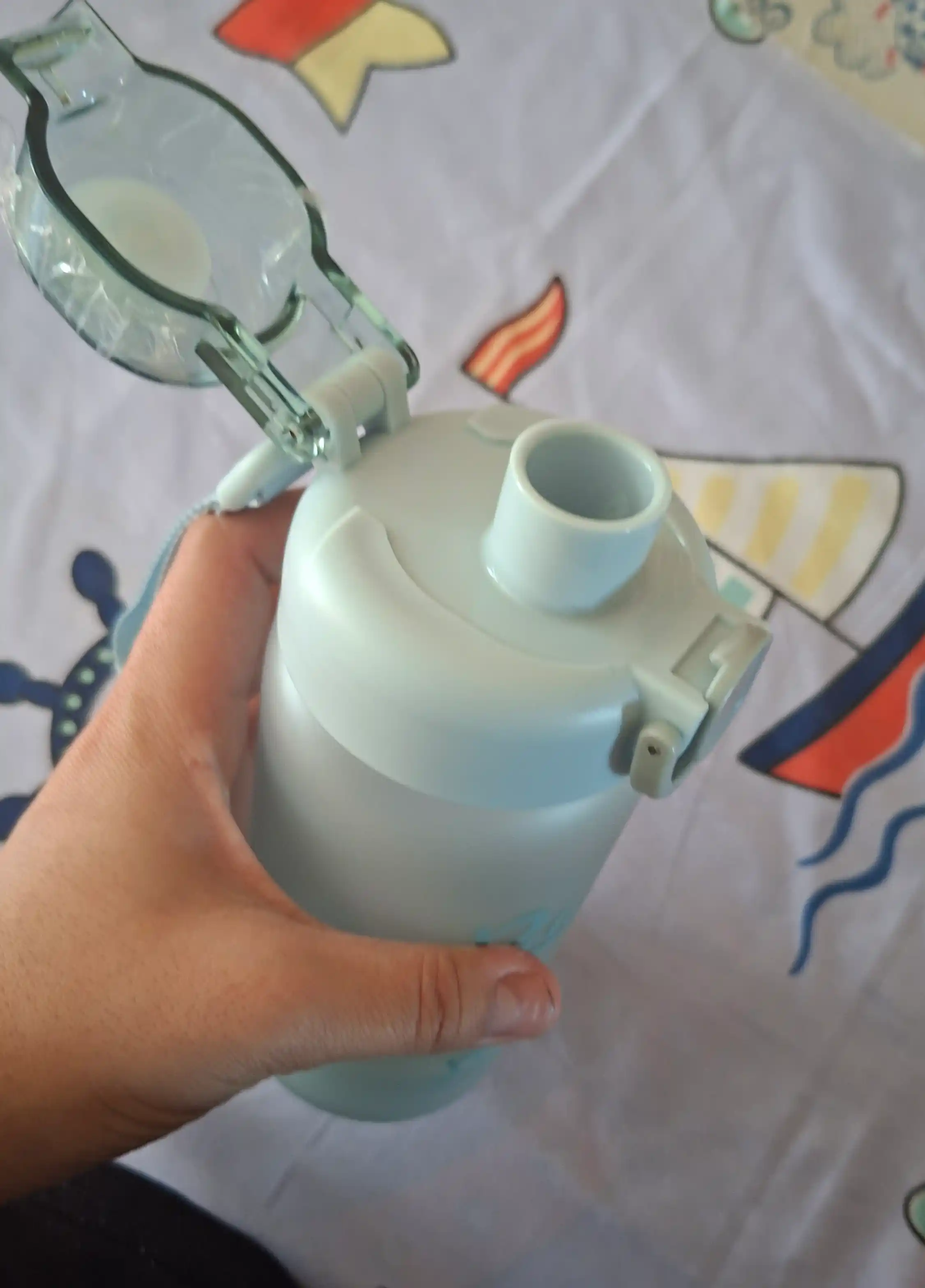 500 ml sport suv shishasi, tugmachali, oqishdan himoyalangan, qayta ishlatiladigan