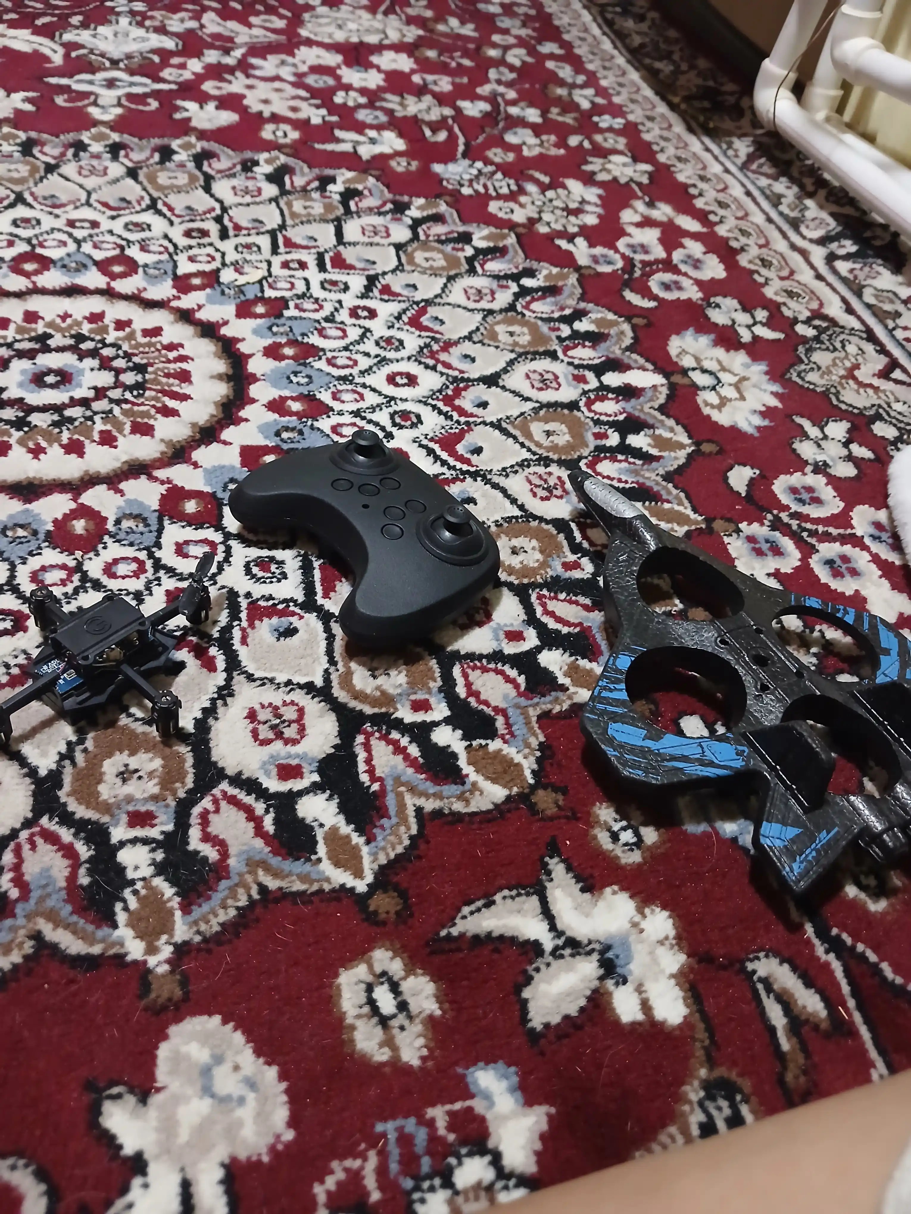 360° fokusli va yorqin RGB yoritgichli radio boshqariladigan Fighter dron samolyoti