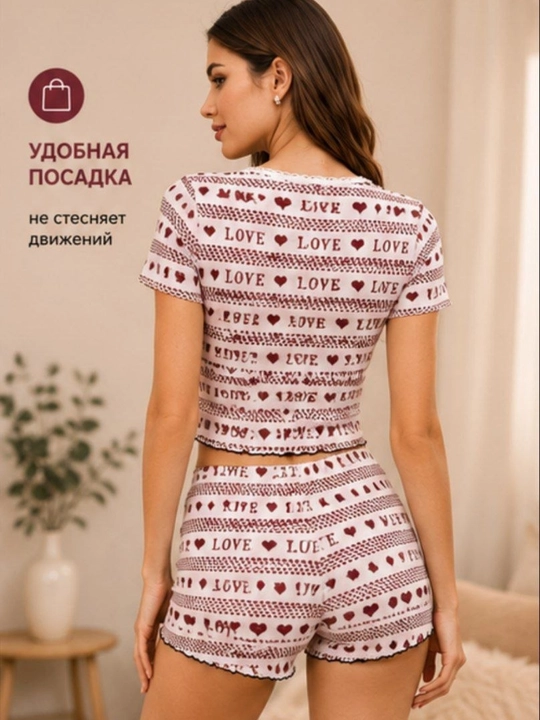 Ayollar uchun pijama, nafis naqshli pijama
