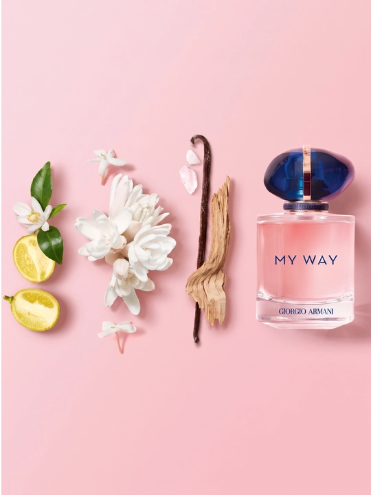 My Way ayollar atirlari bergamot, tuberoza, sandal daraxti, atir