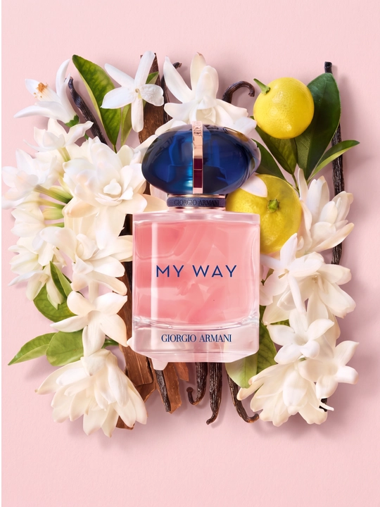 My Way ayollar atirlari bergamot, tuberoza, sandal daraxti, atir