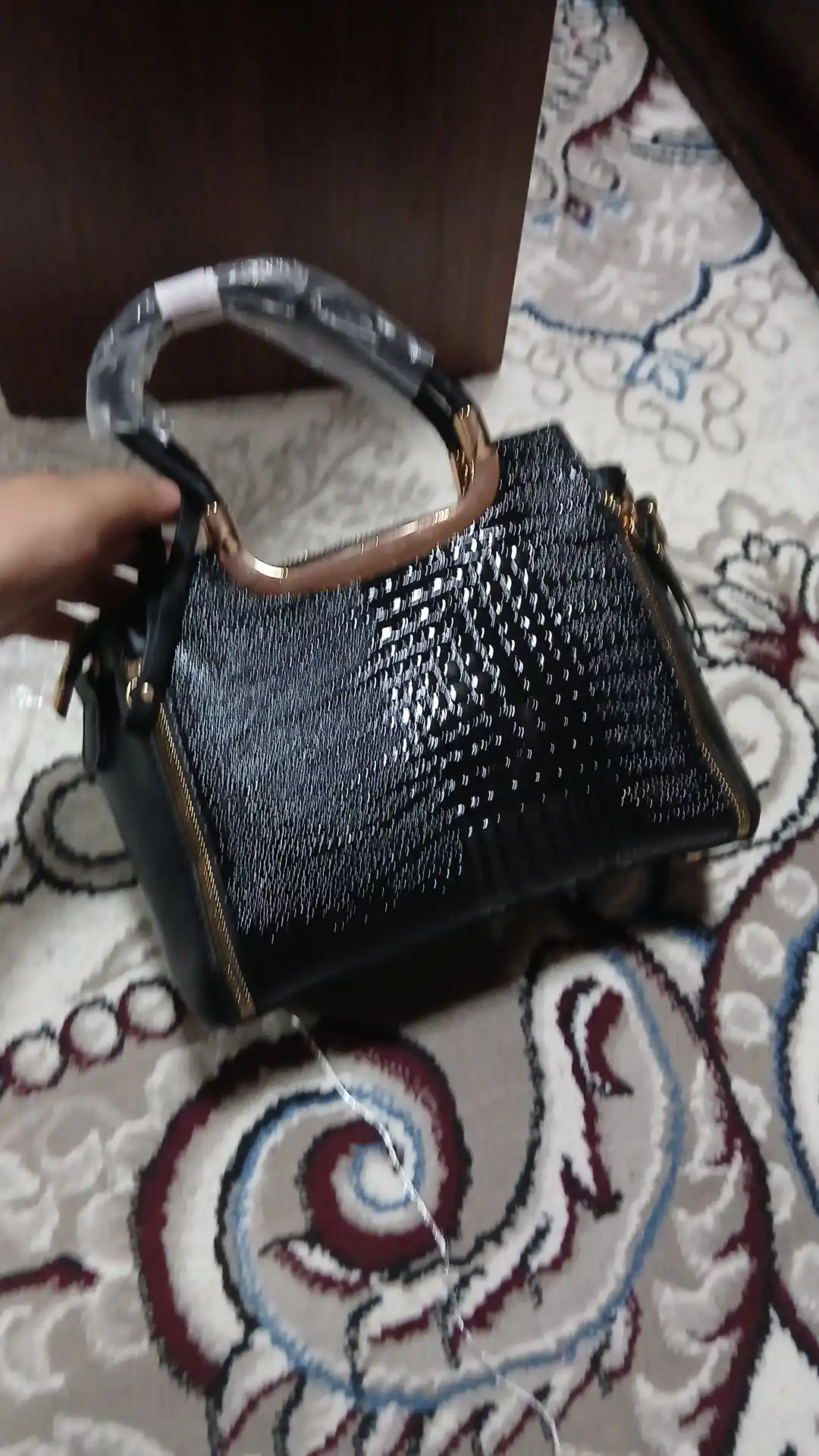 Ayollar yelka sumkasi, brelkali