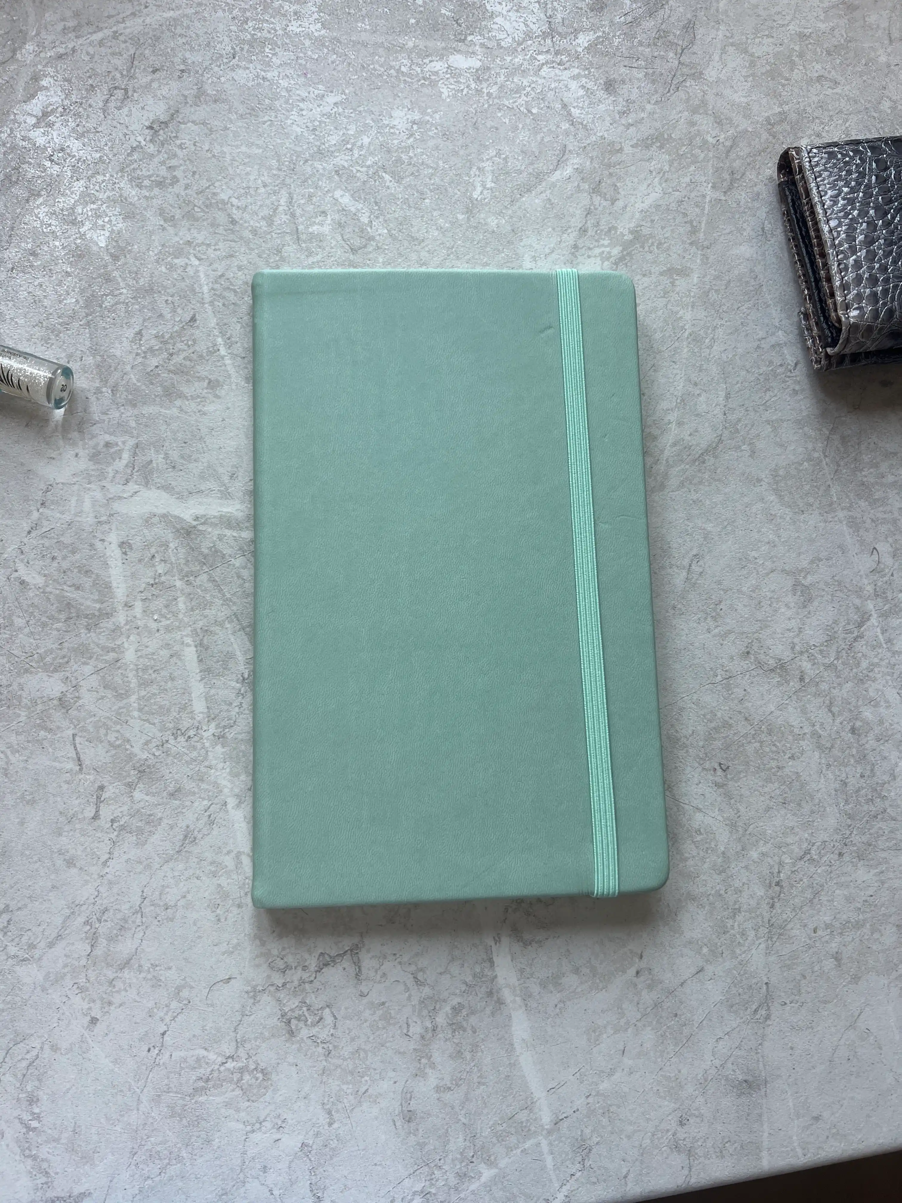 A5 Joy Book daftar, 96 varaq, sun’iy charm, magnitli rezinka, orqa cho‘ntak, lyasse bilan
