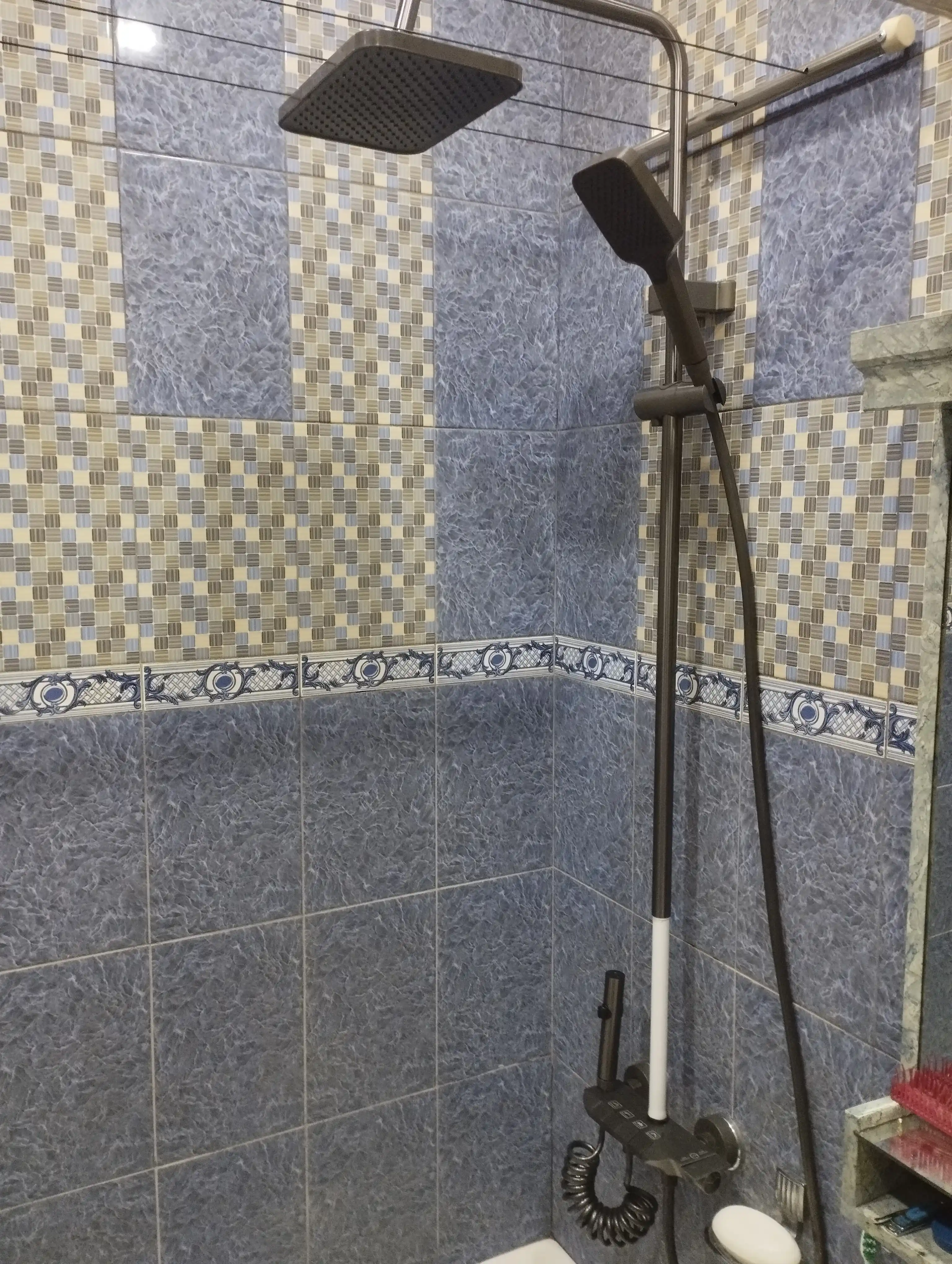 Dush to‘plami 4-in-1, yuqori va qo‘l dushi, tugmali boshqaruv, hammom uchun